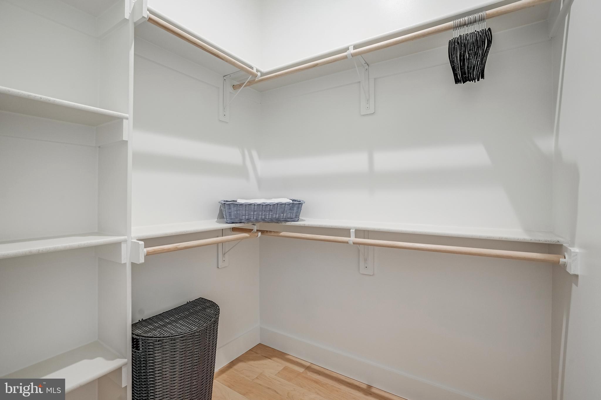 MITCHELL POINT - Residential