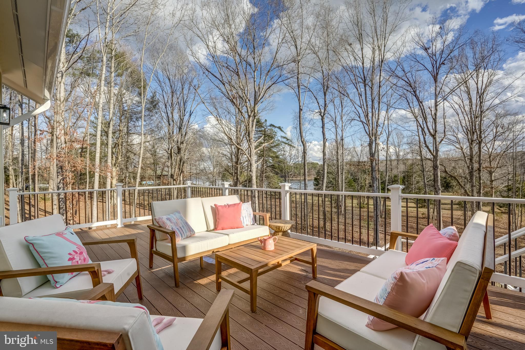 MITCHELL POINT - Residential