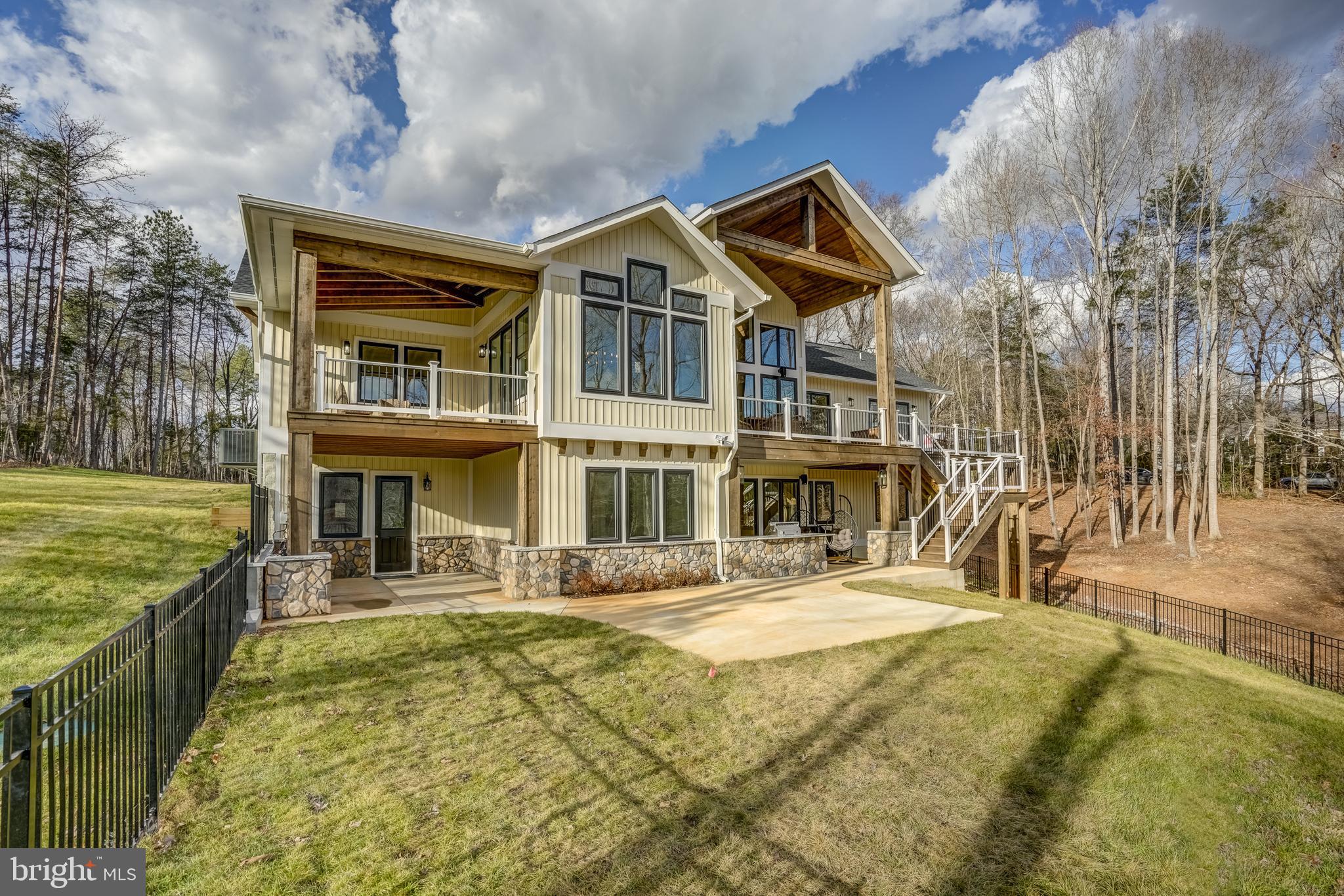 MITCHELL POINT - Residential