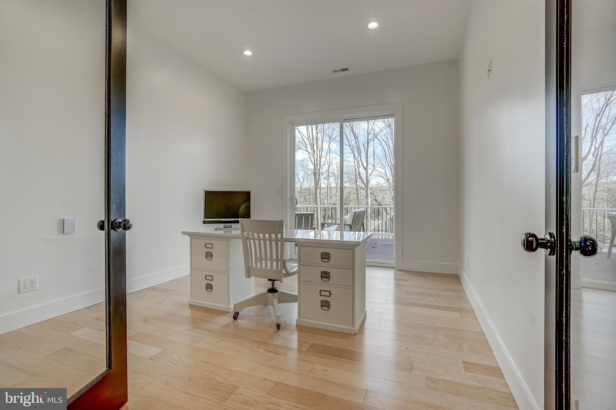 MITCHELL POINT - Residential