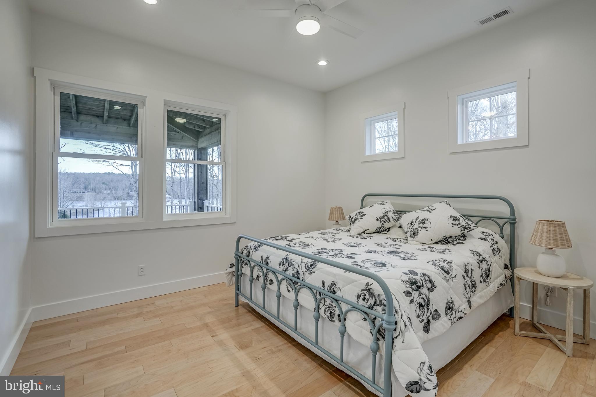 MITCHELL POINT - Residential