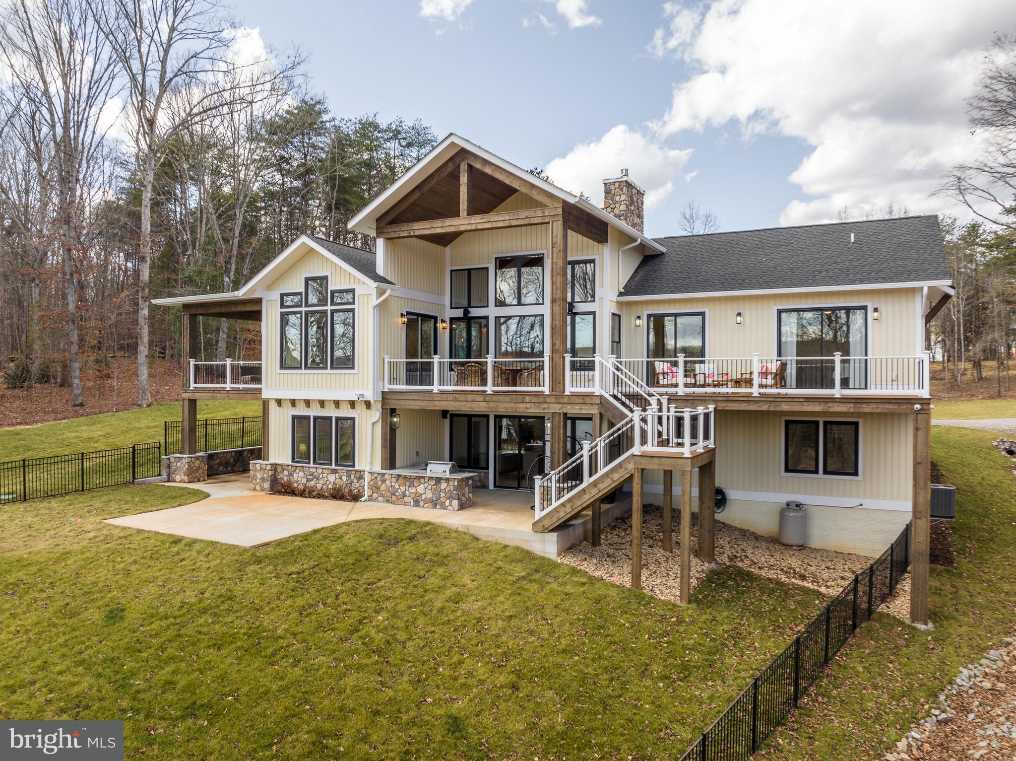 MITCHELL POINT - Residential