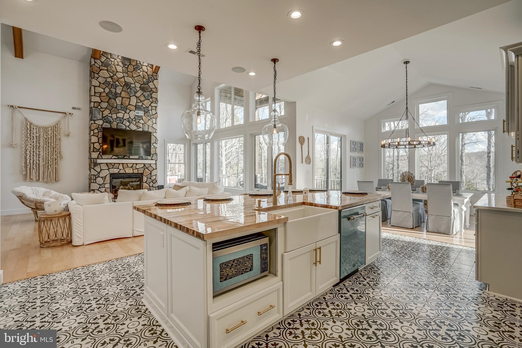 MITCHELL POINT - Residential