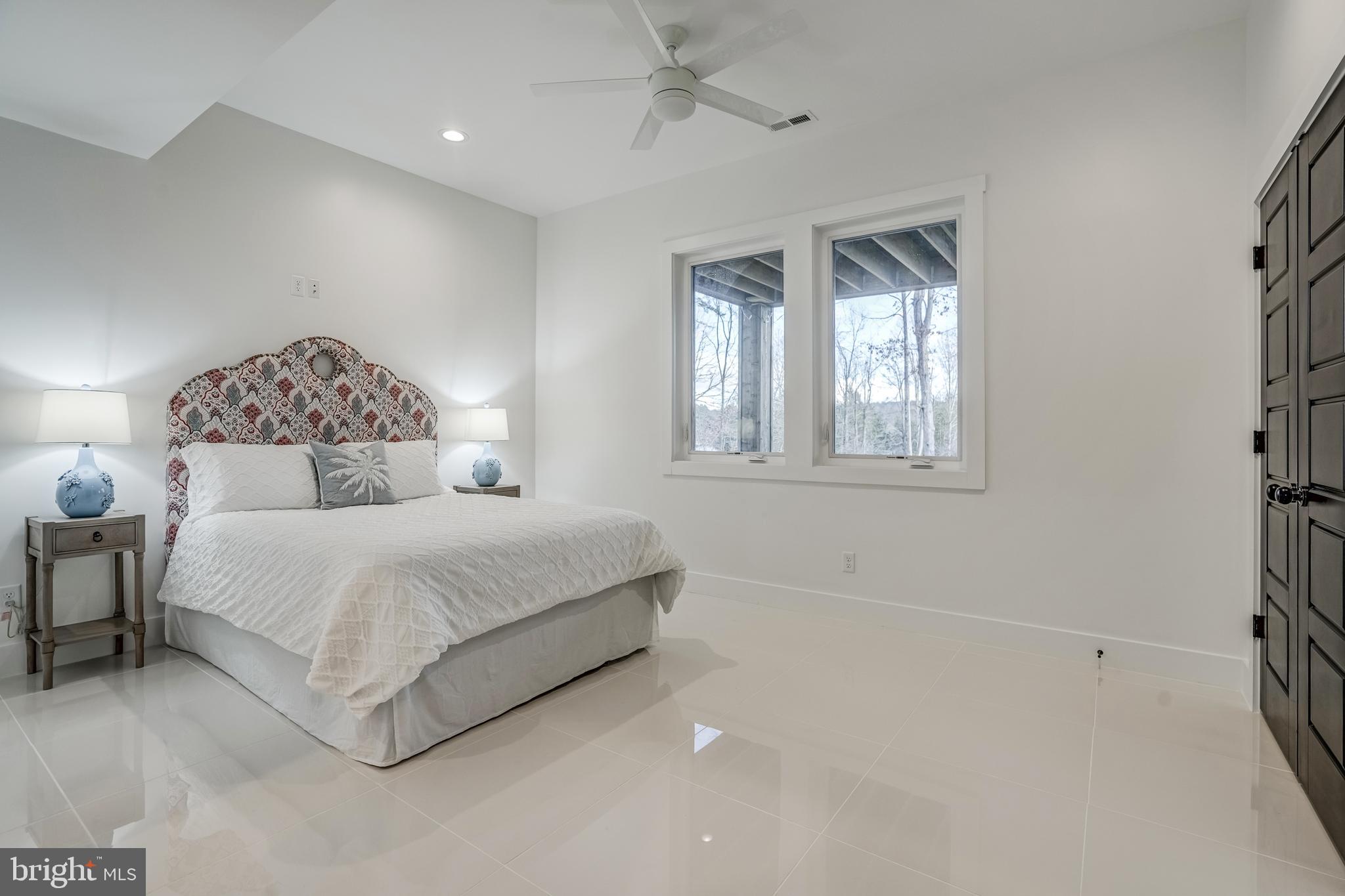 MITCHELL POINT - Residential