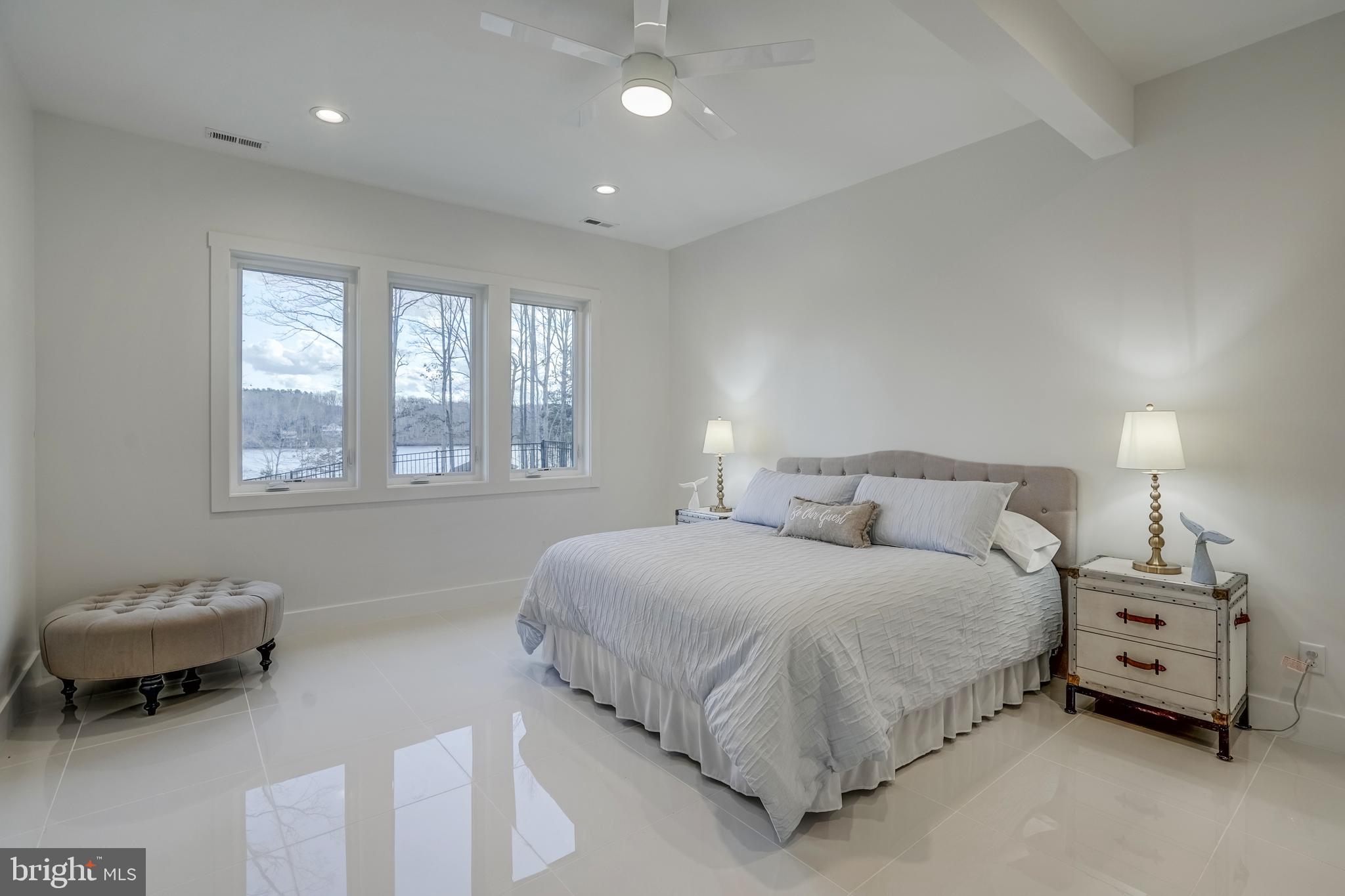 MITCHELL POINT - Residential