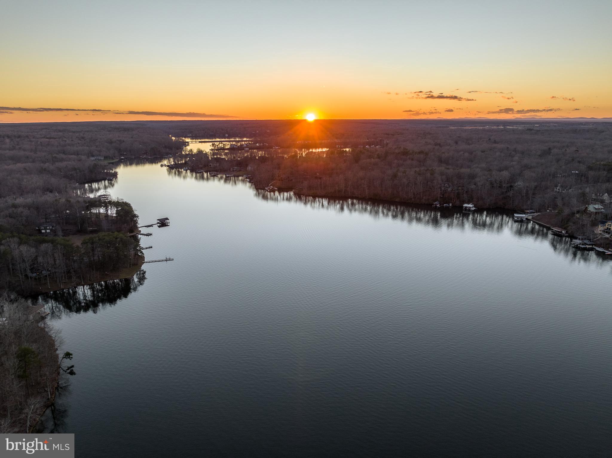 MITCHELL POINT - Residential