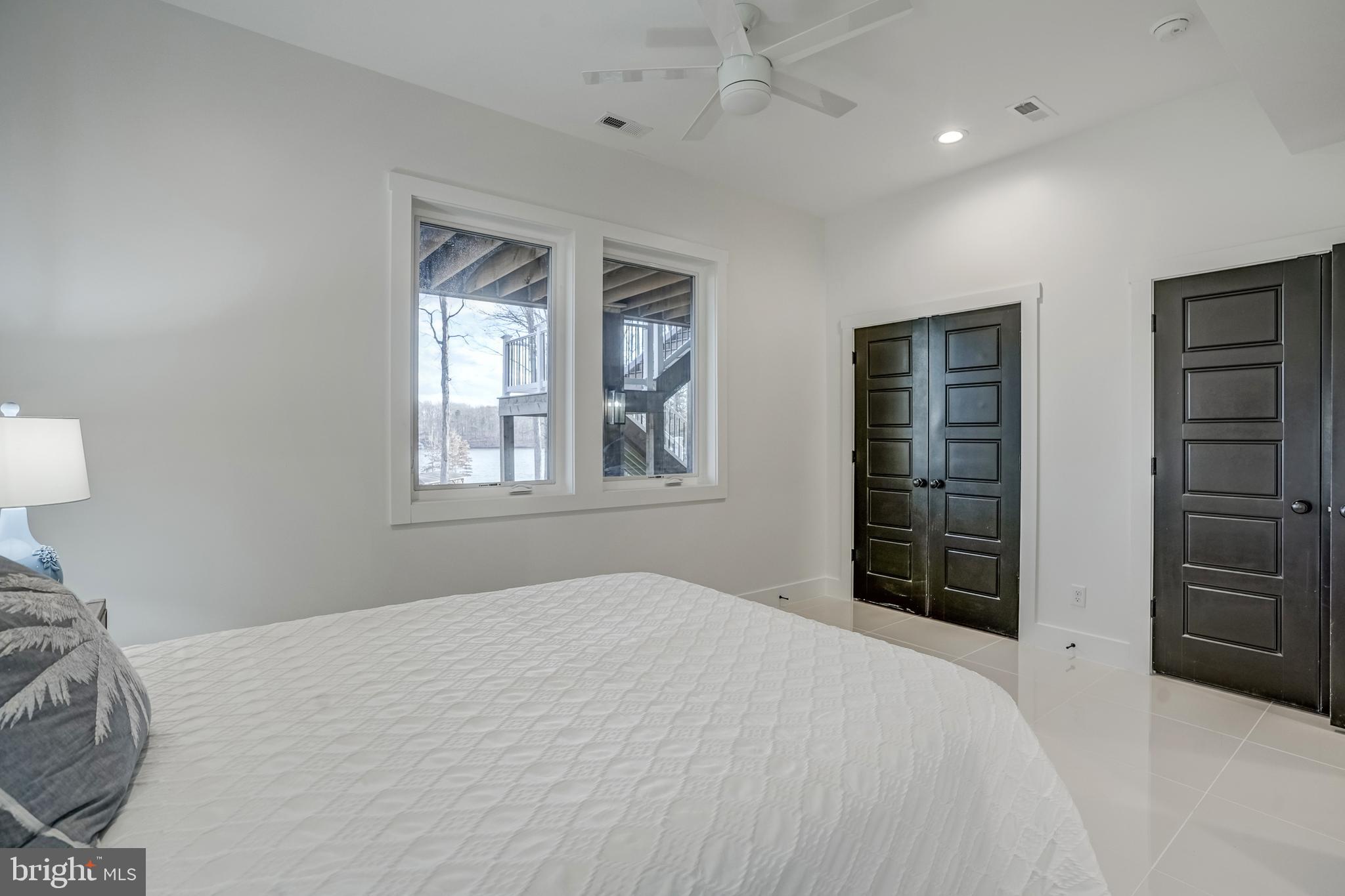 MITCHELL POINT - Residential