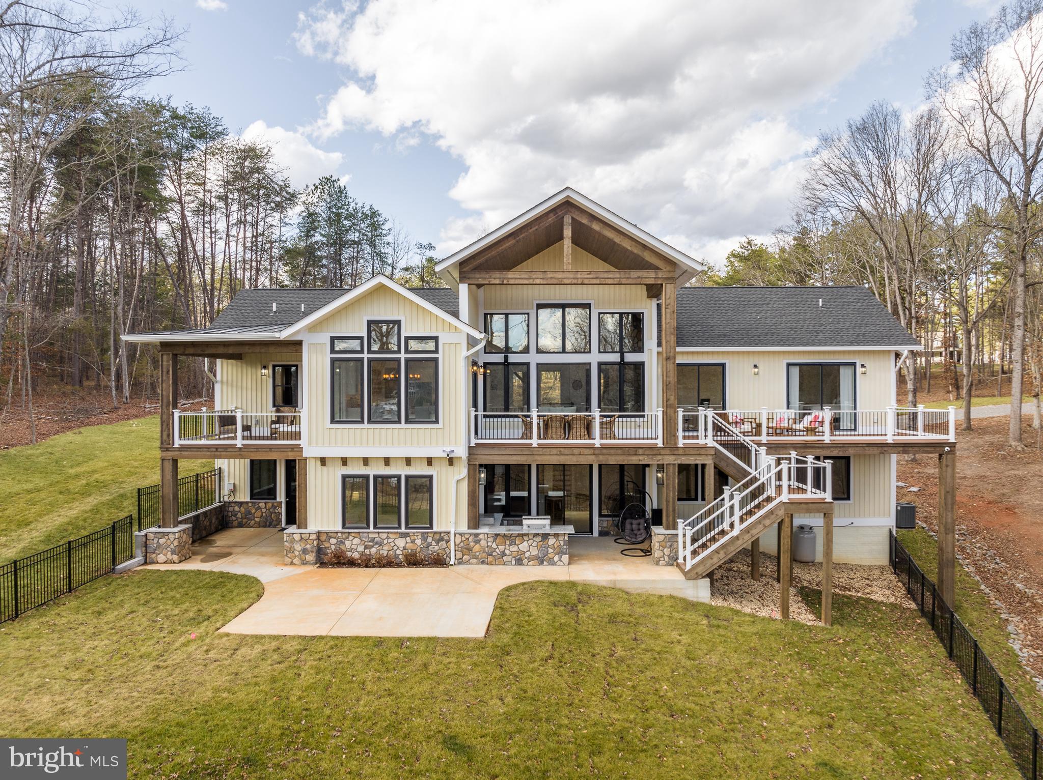 MITCHELL POINT - Residential