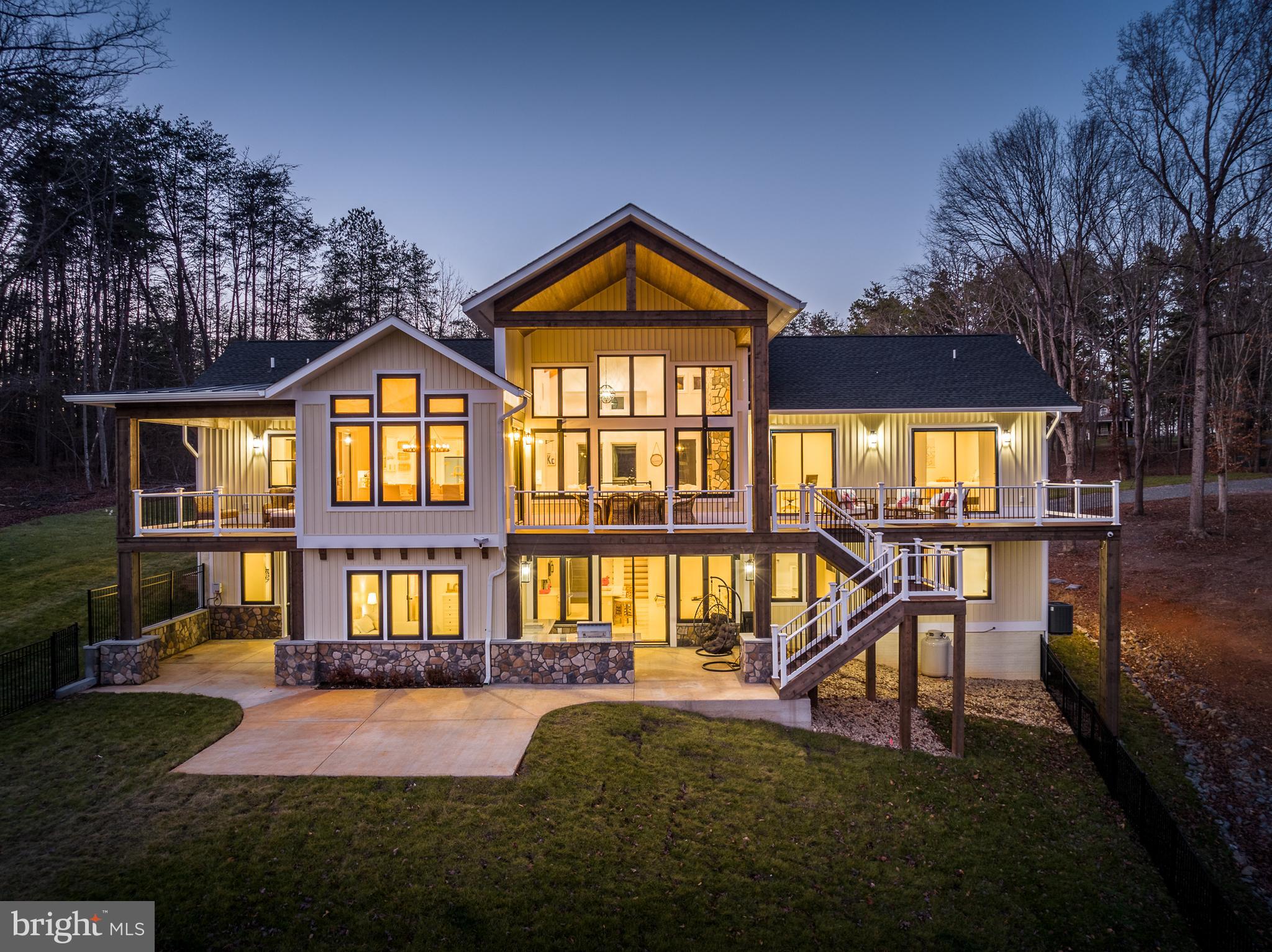 MITCHELL POINT - Residential