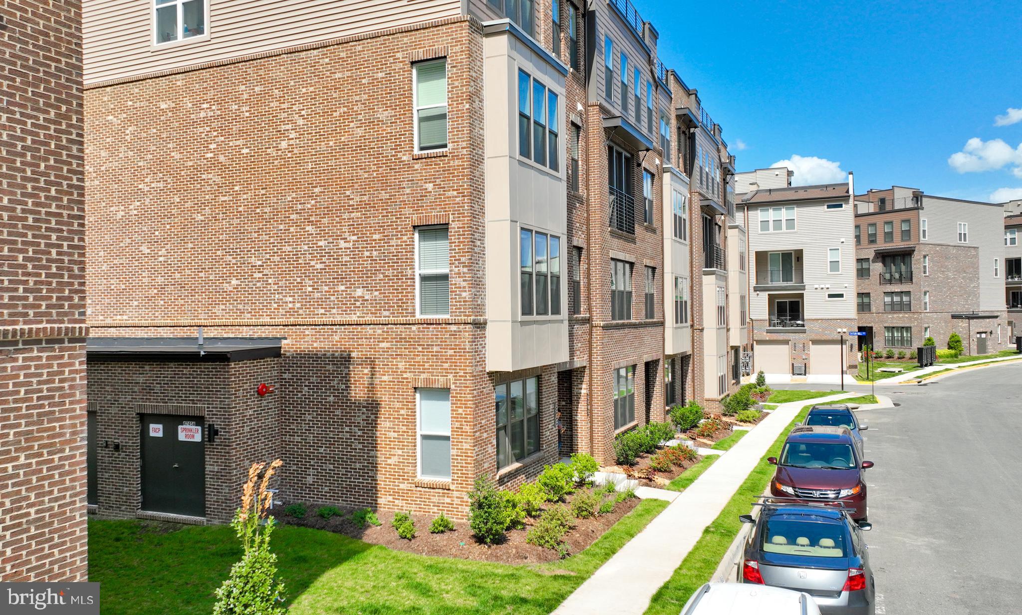 COMMONWEALTH PLACE AT WESTFIELDS - Residential Lease