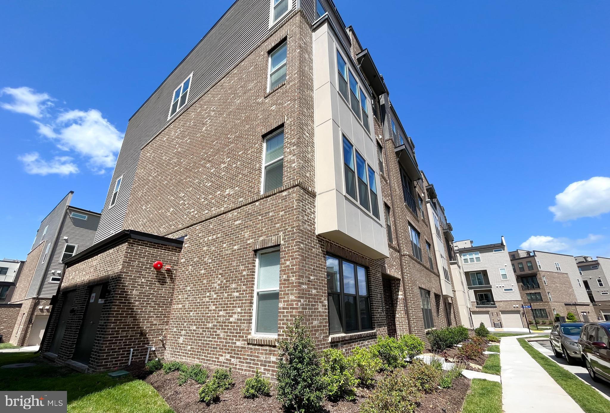 COMMONWEALTH PLACE AT WESTFIELDS - Residential Lease