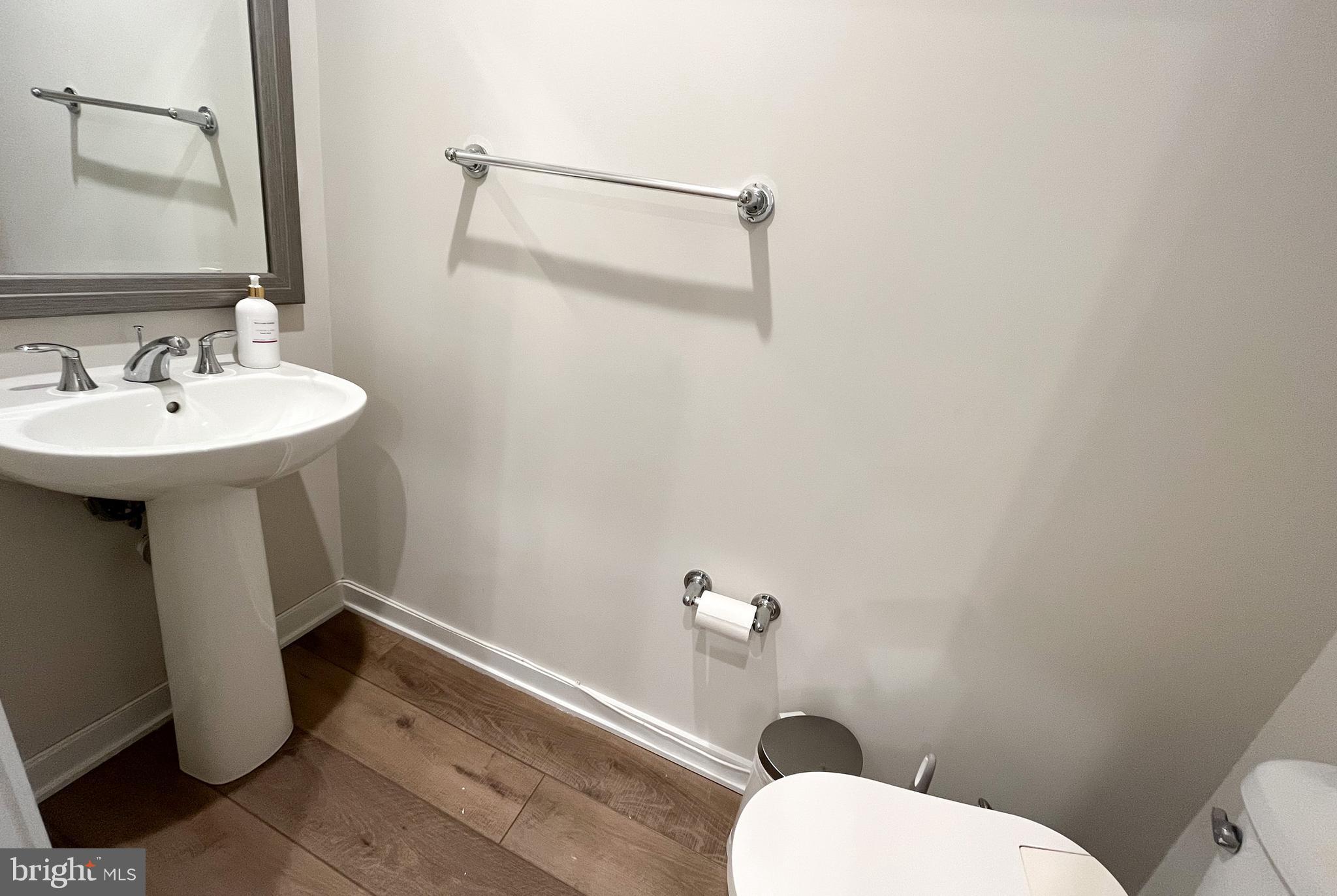 COMMONWEALTH PLACE AT WESTFIELDS - Residential Lease