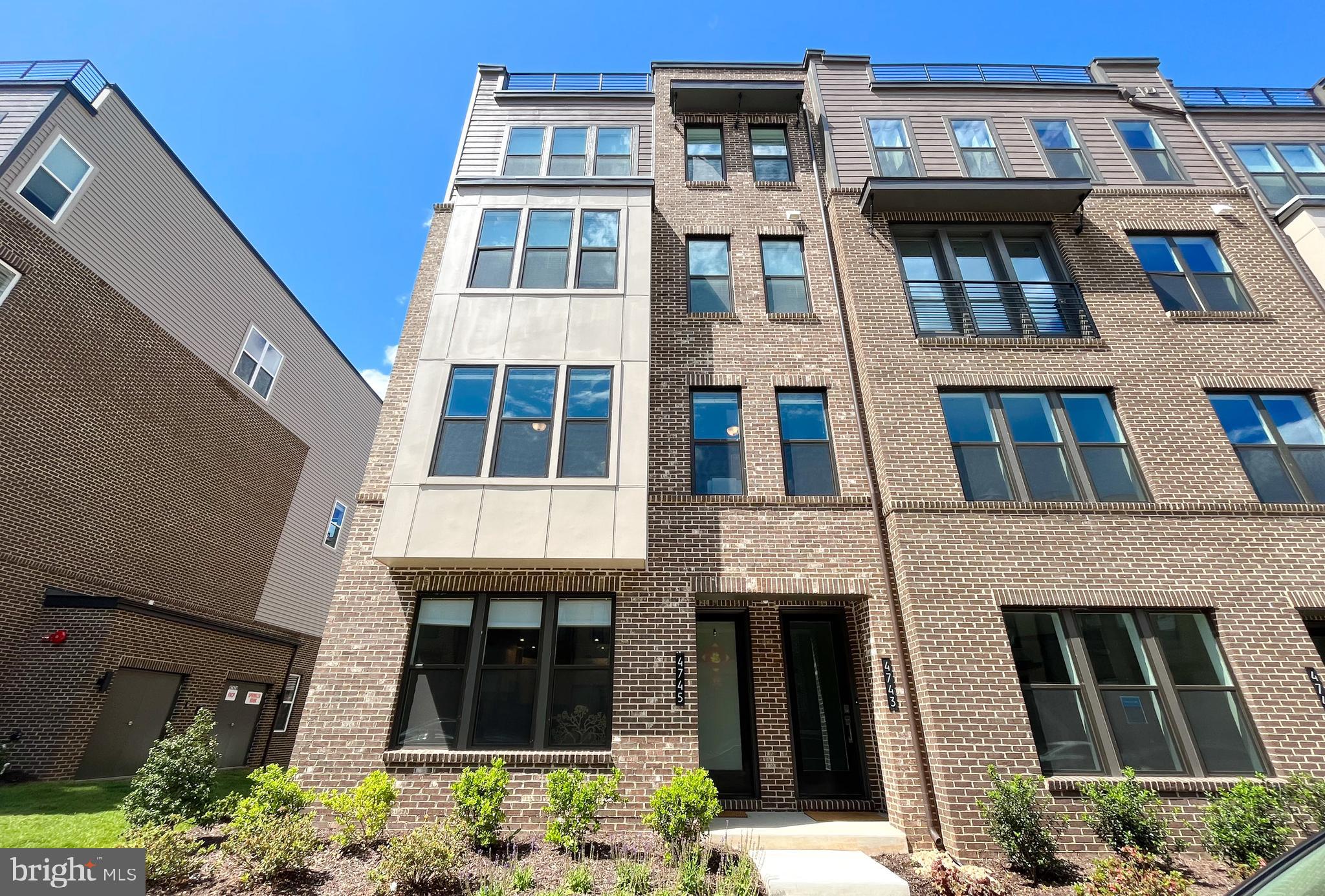 COMMONWEALTH PLACE AT WESTFIELDS - Residential Lease