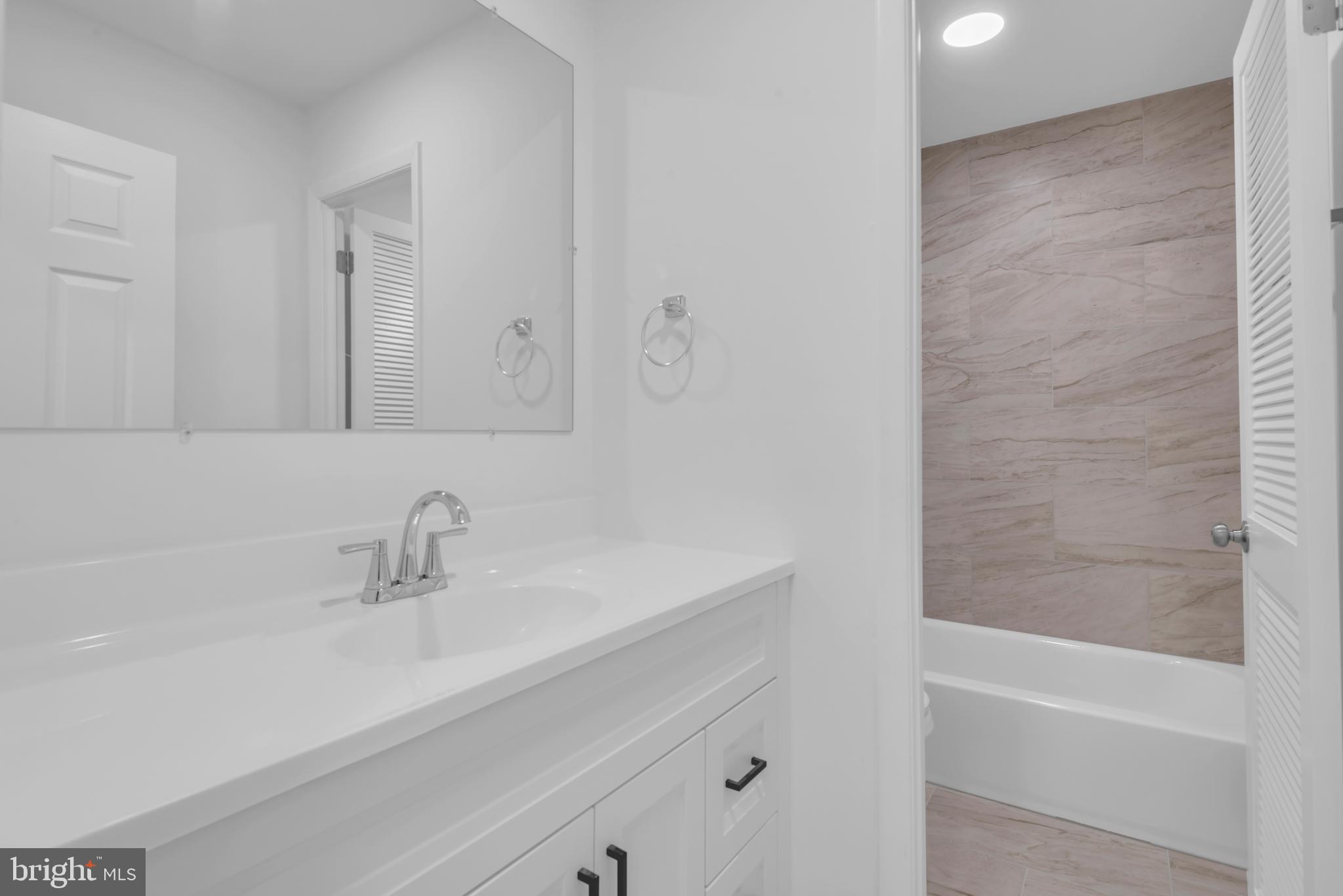 CARLTON SQUARE - Residential Lease