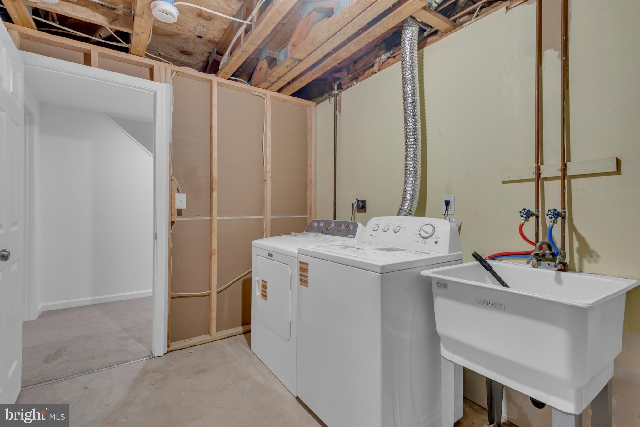 CARLTON SQUARE - Residential Lease