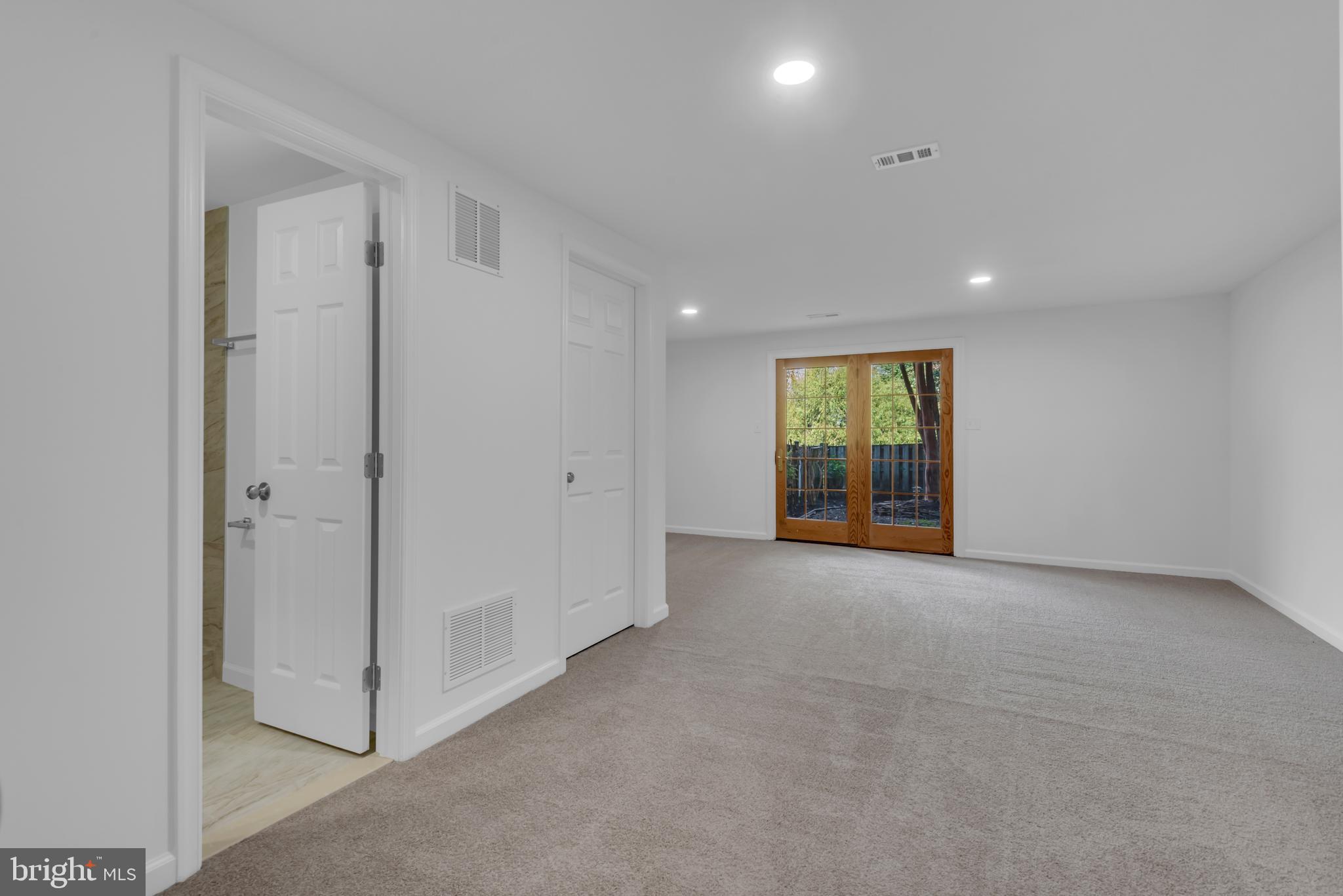 CARLTON SQUARE - Residential Lease