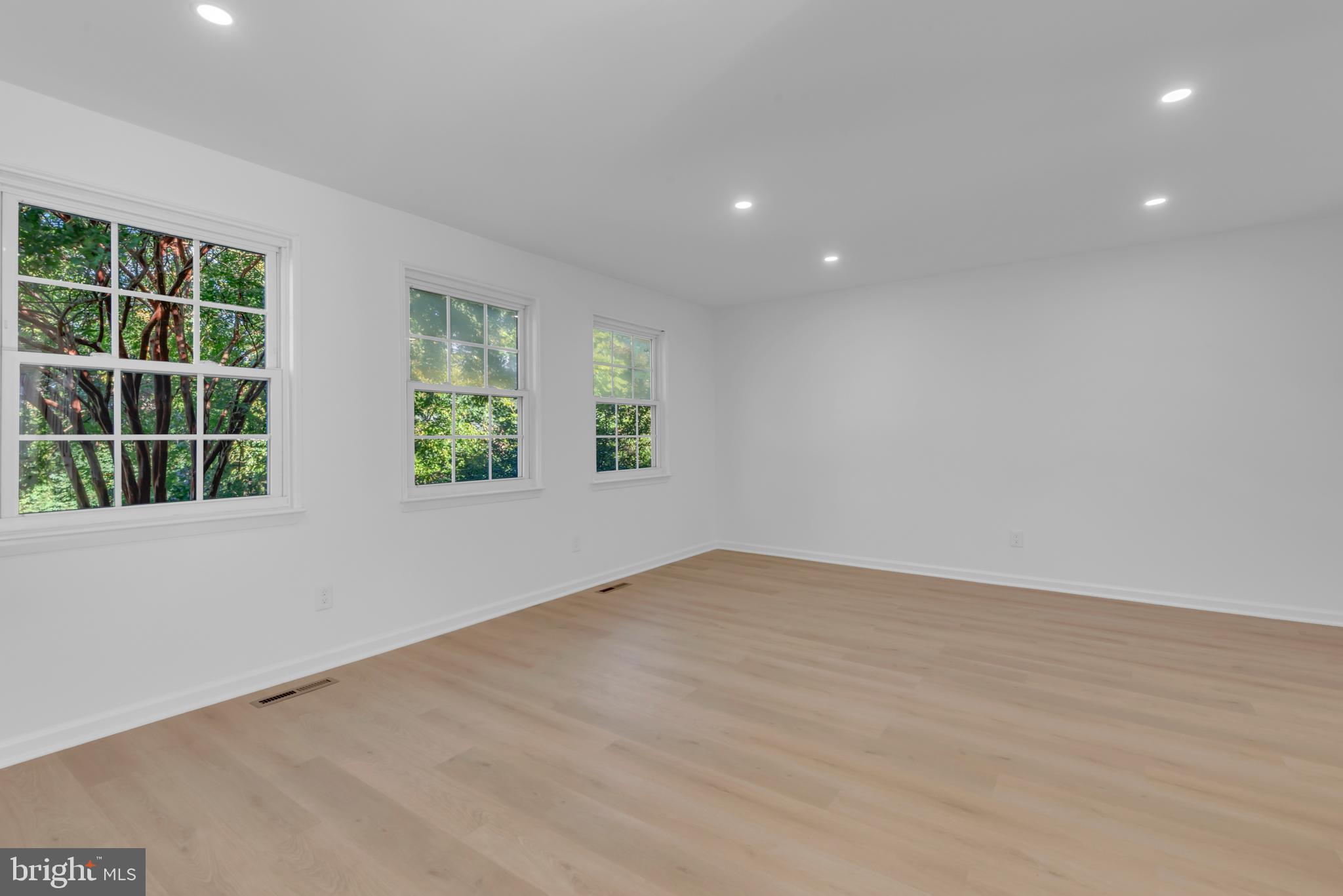 CARLTON SQUARE - Residential Lease