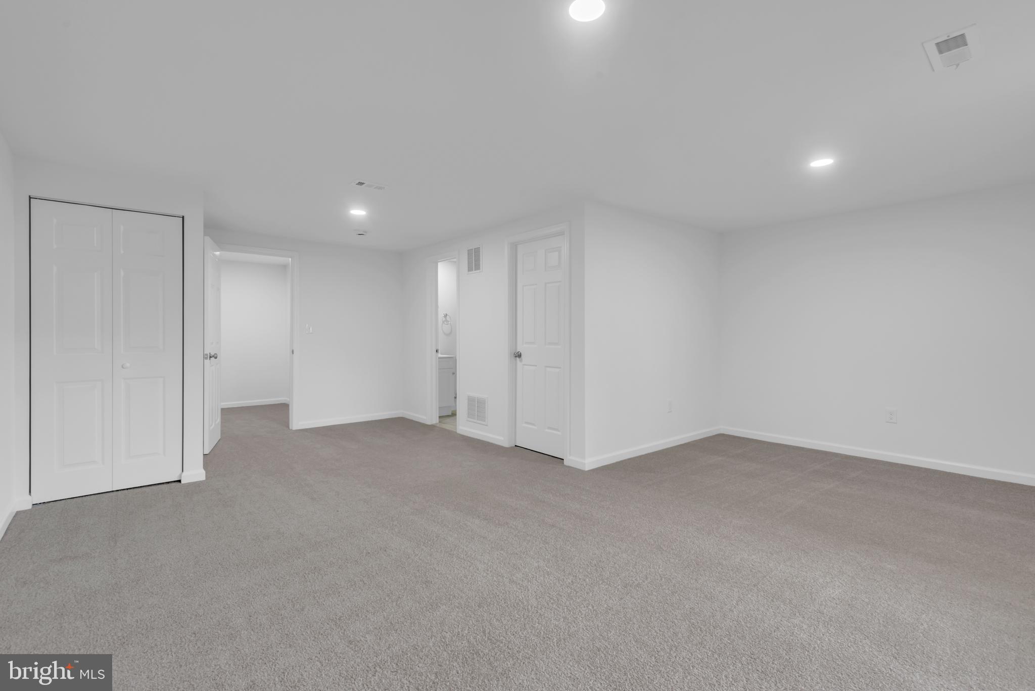 CARLTON SQUARE - Residential Lease