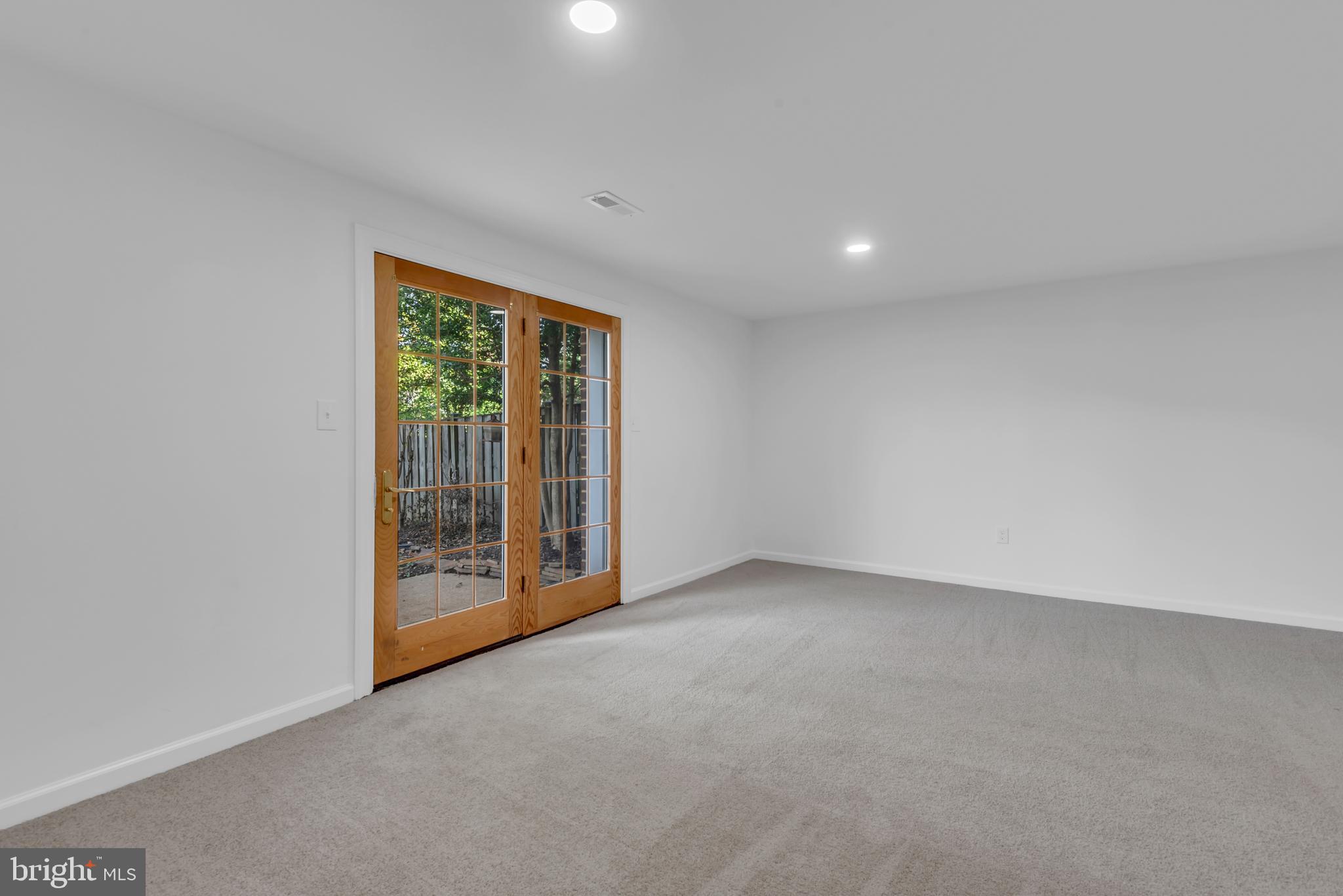 CARLTON SQUARE - Residential Lease