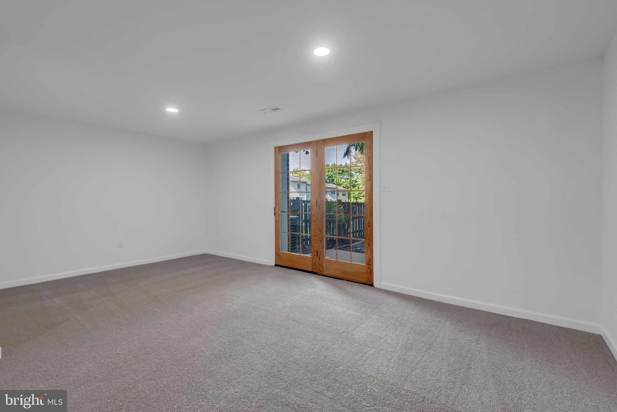 CARLTON SQUARE - Residential Lease