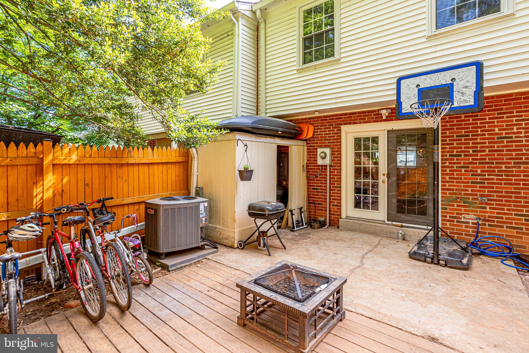 CARDINAL SQUARE - Residential