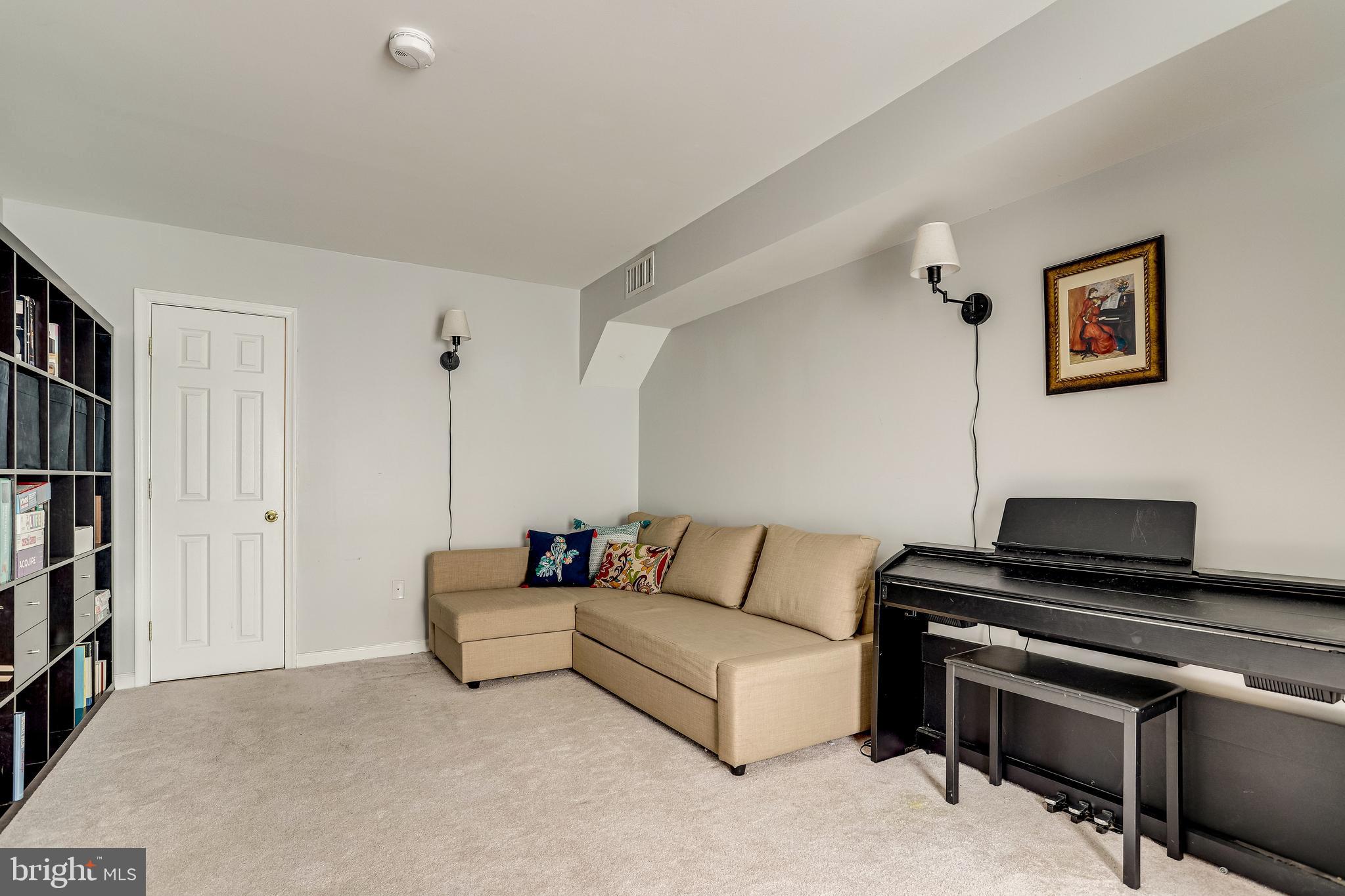 CARDINAL SQUARE - Residential