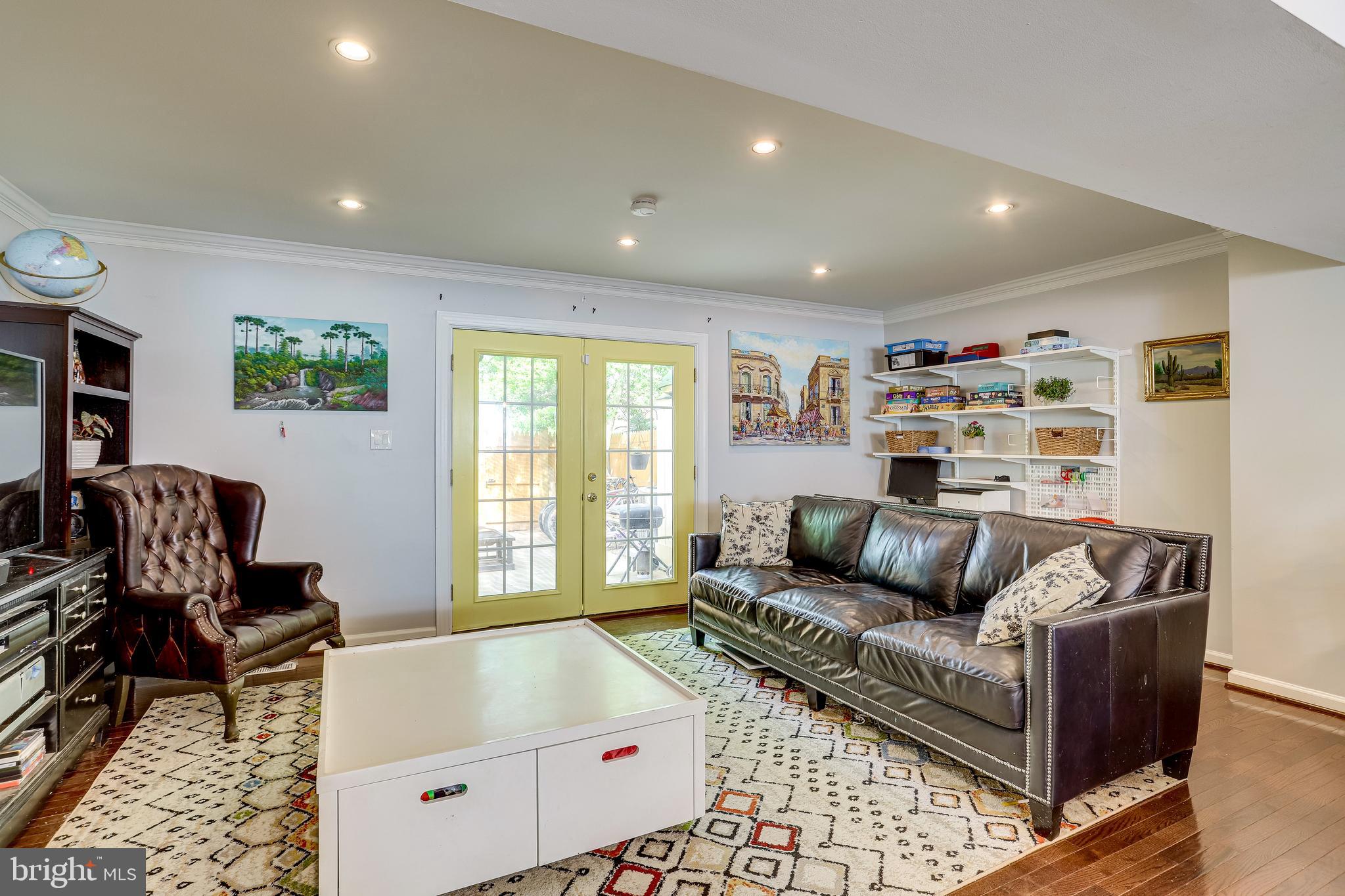 CARDINAL SQUARE - Residential