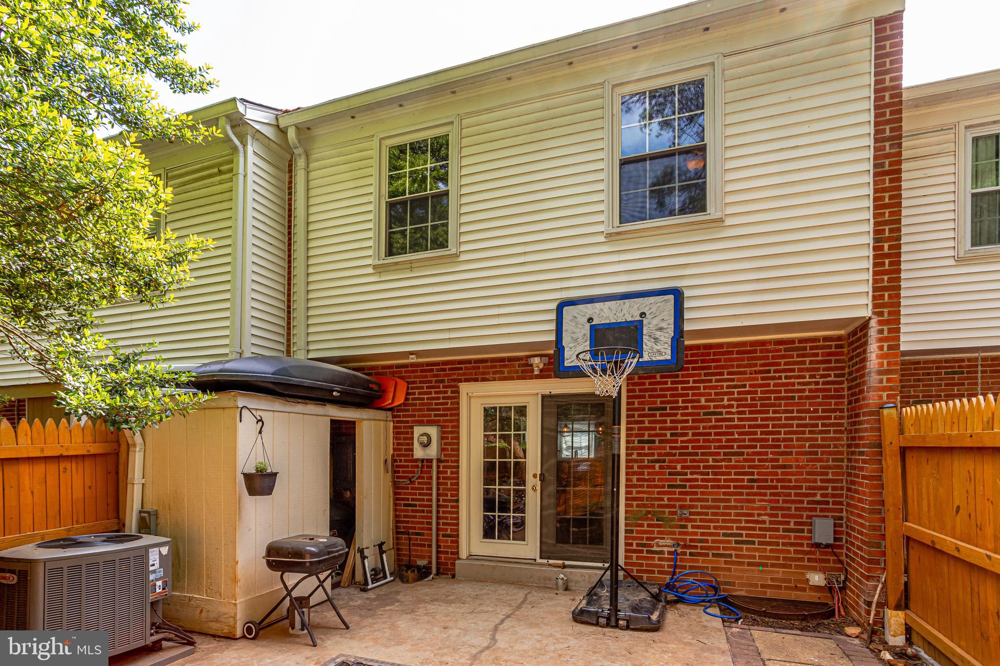 CARDINAL SQUARE - Residential