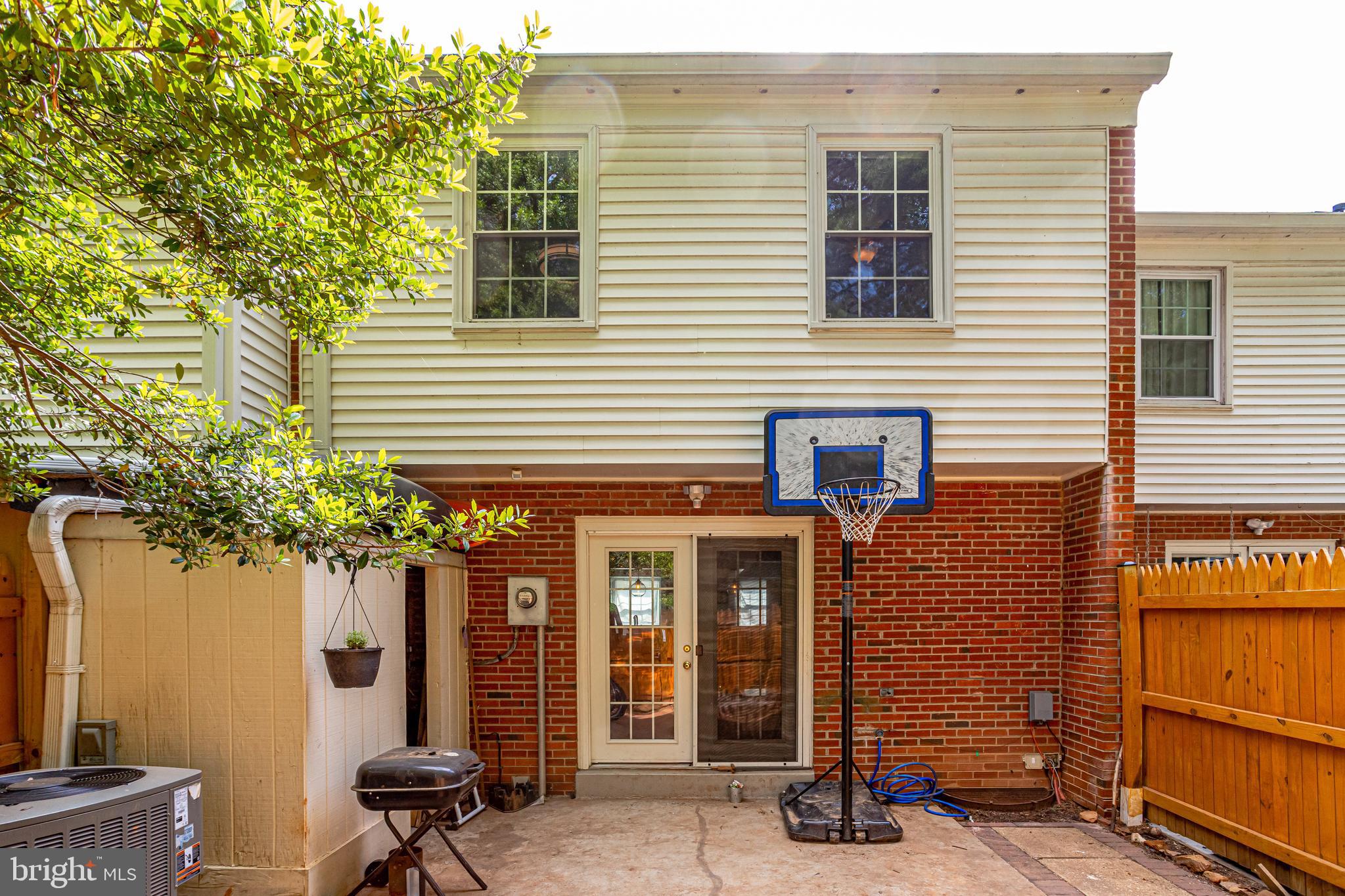 CARDINAL SQUARE - Residential