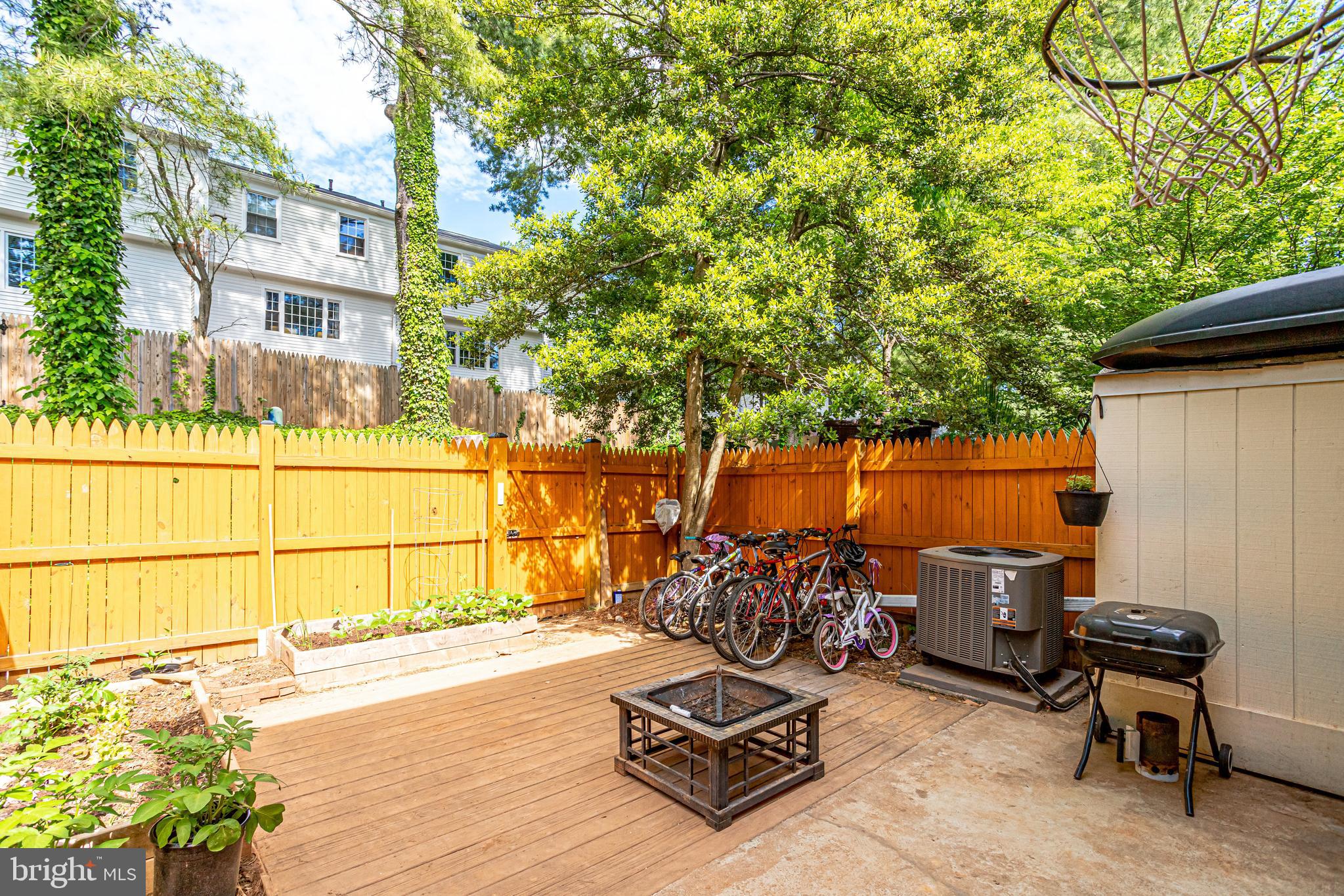 CARDINAL SQUARE - Residential