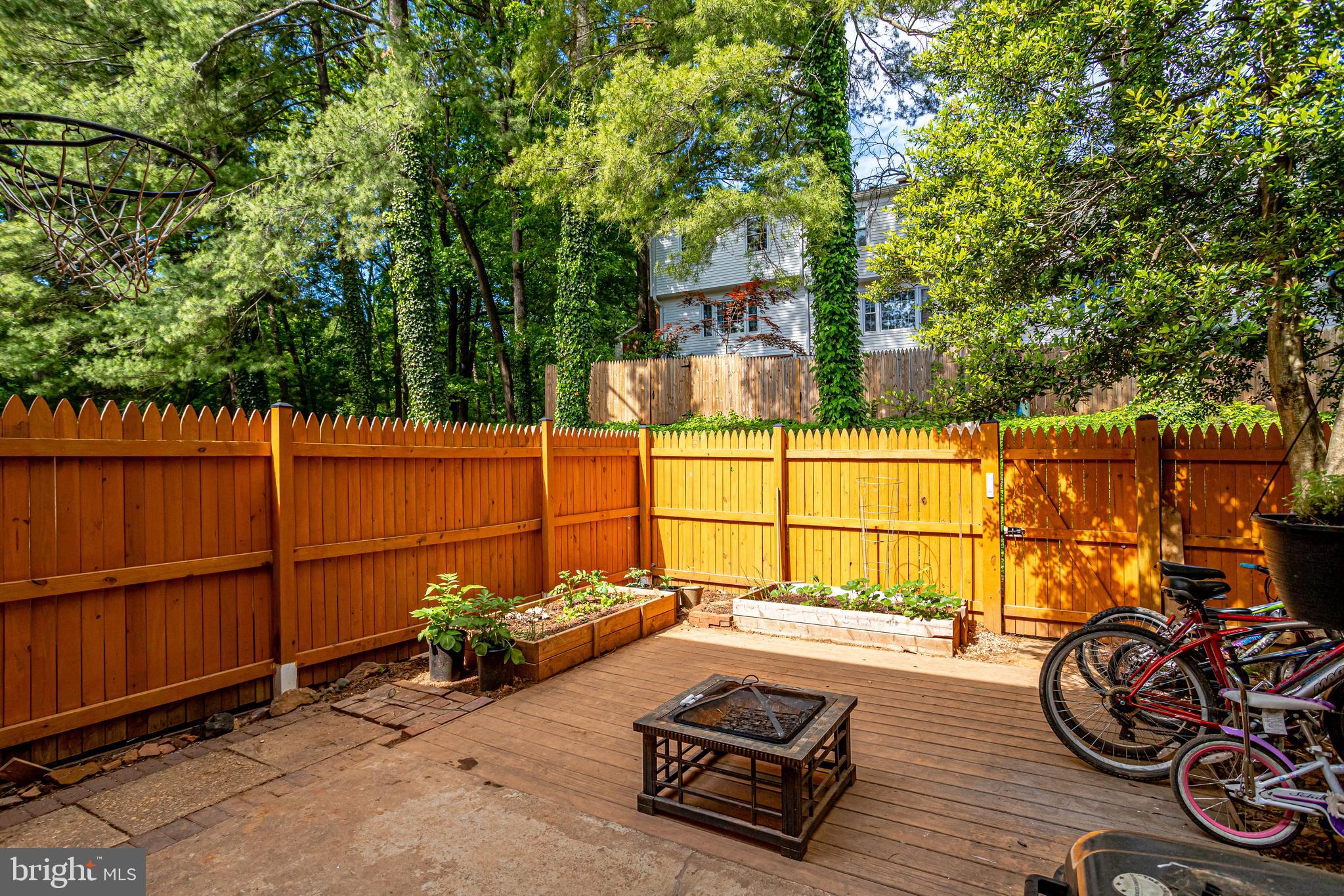 CARDINAL SQUARE - Residential