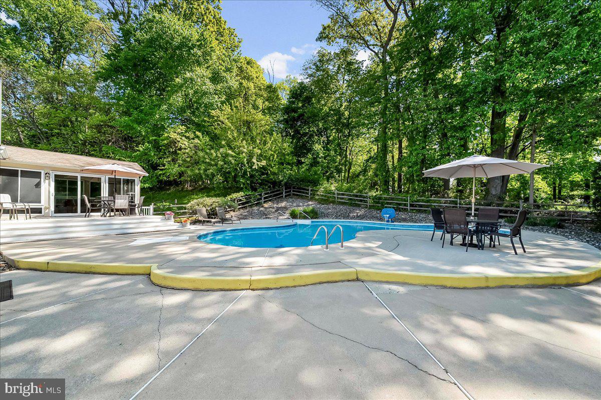 HIDDEN CREEK - Residential