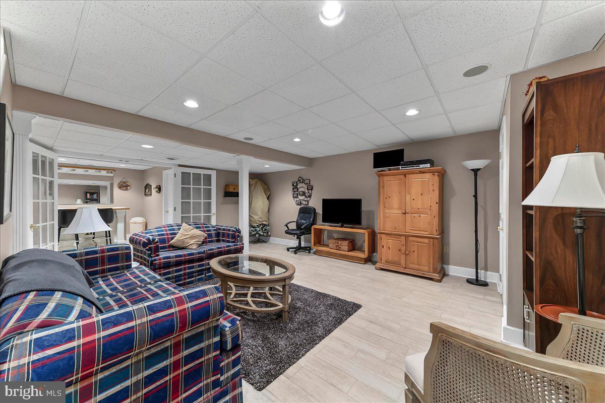 HIDDEN CREEK - Residential