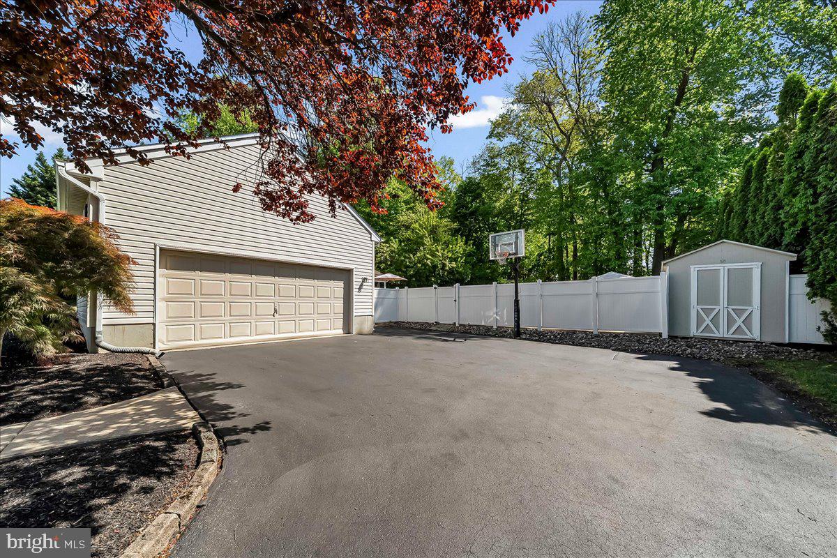 HIDDEN CREEK - Residential