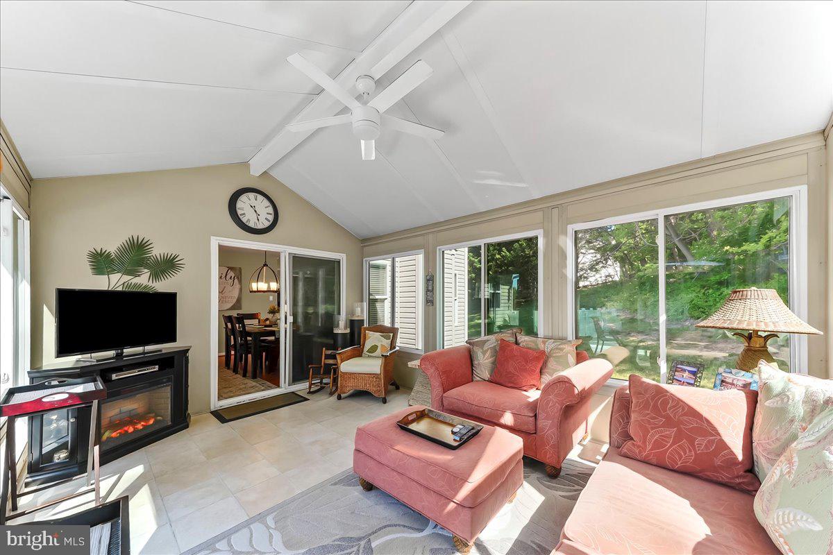 HIDDEN CREEK - Residential