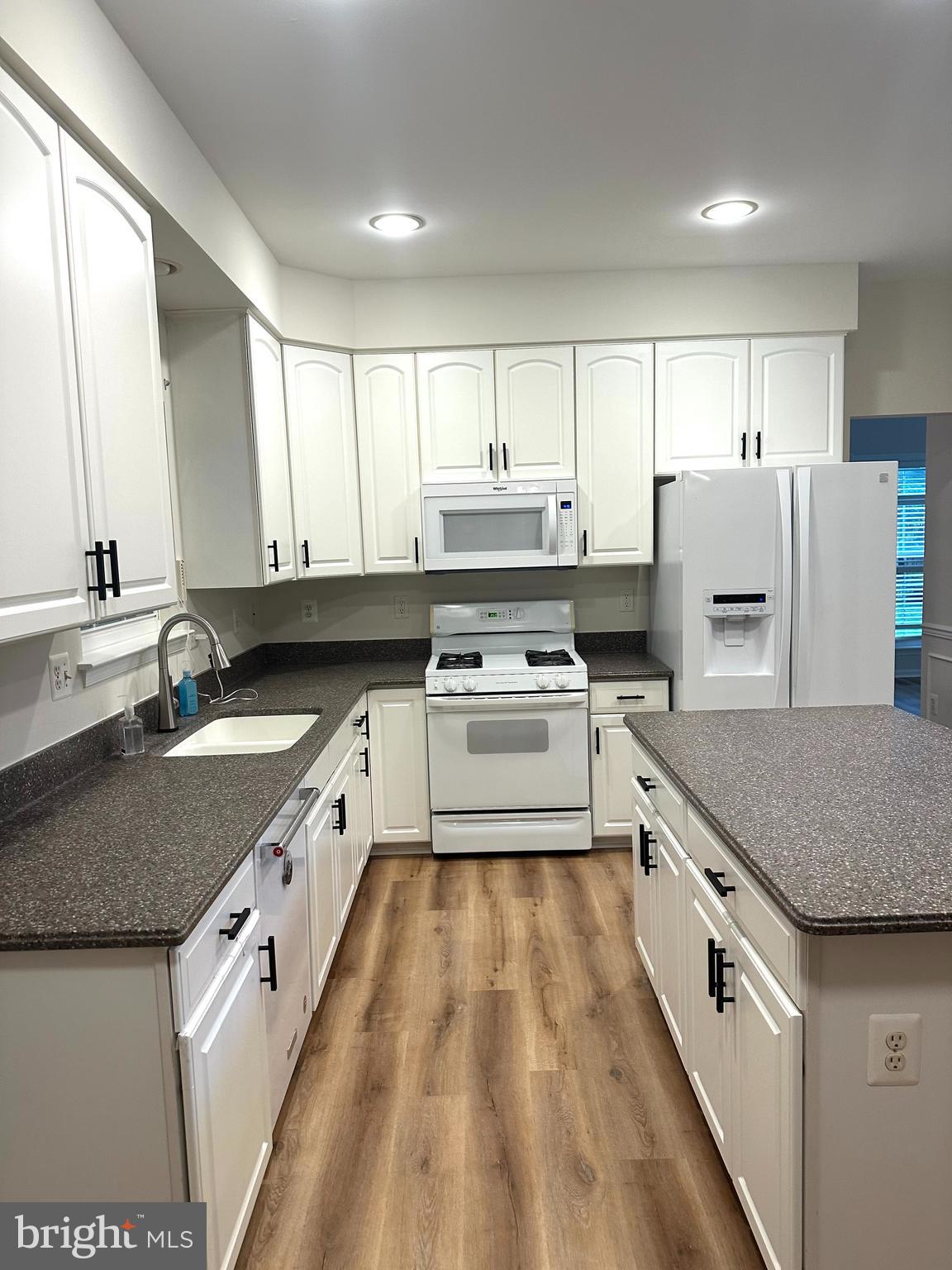 558 CROSS CREEK COURT