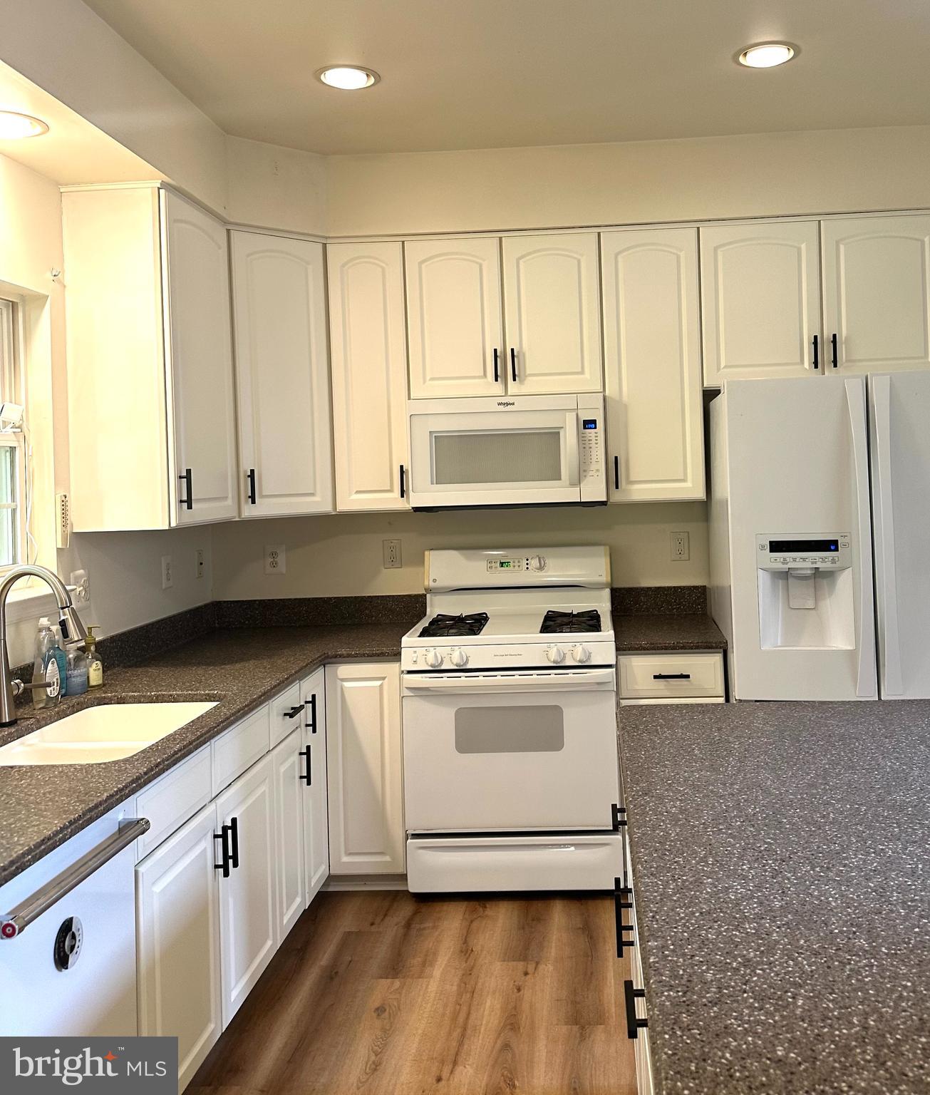 558 CROSS CREEK COURT