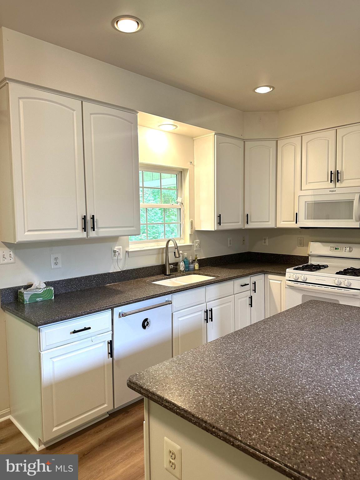 558 CROSS CREEK COURT