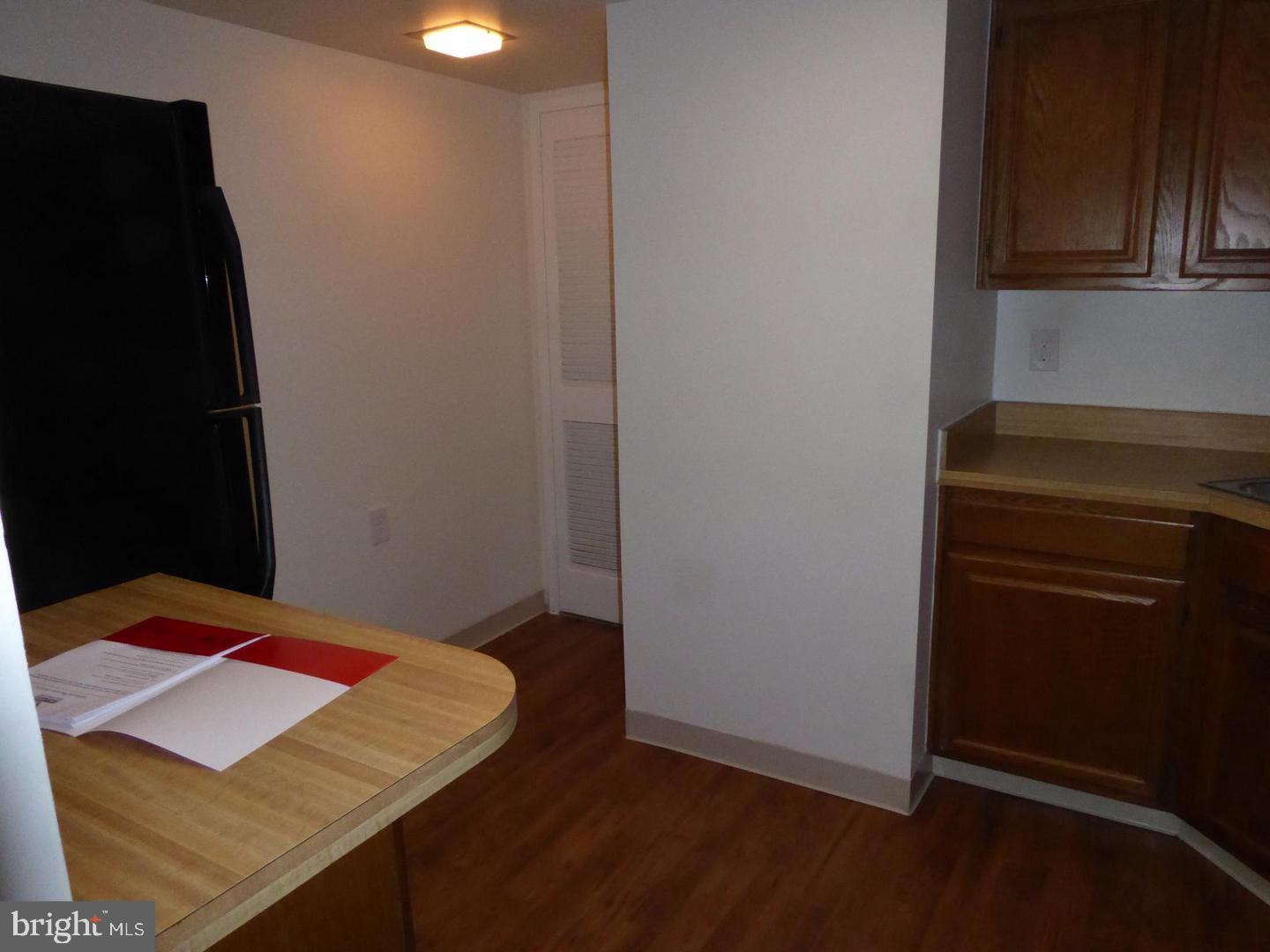 1427 NORTHGATE SQUARE 27/12B