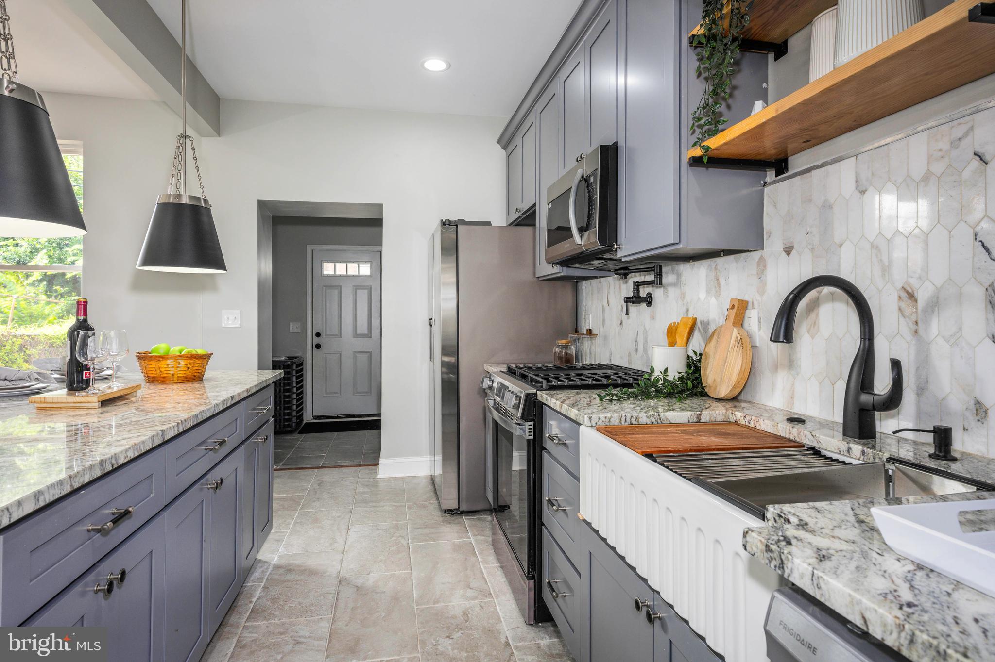 MONTEBELLO LAKE - Residential