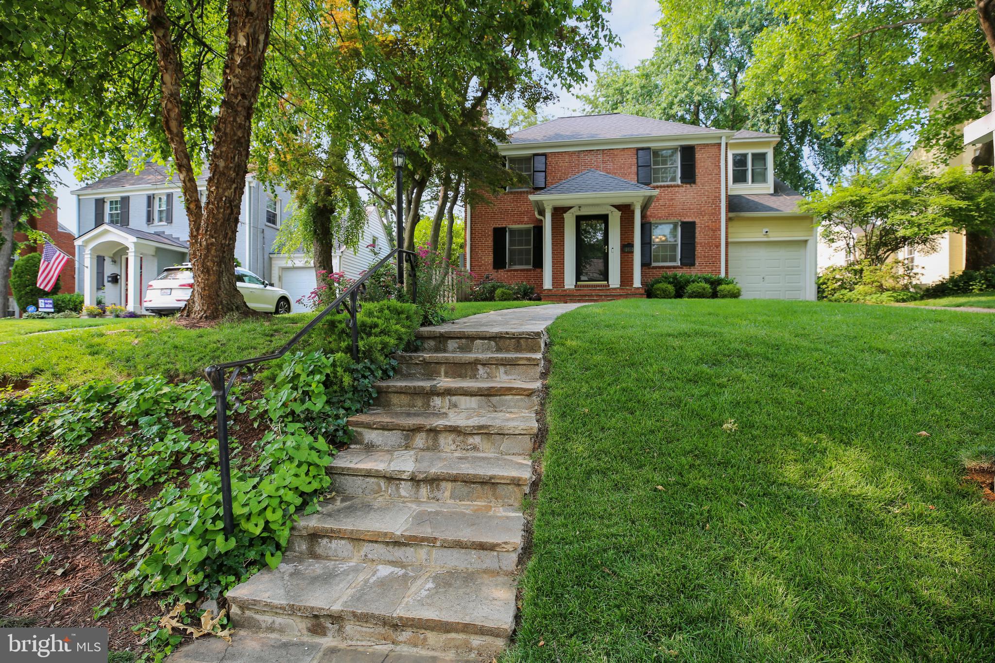 5613 GLENWOOD ROAD
