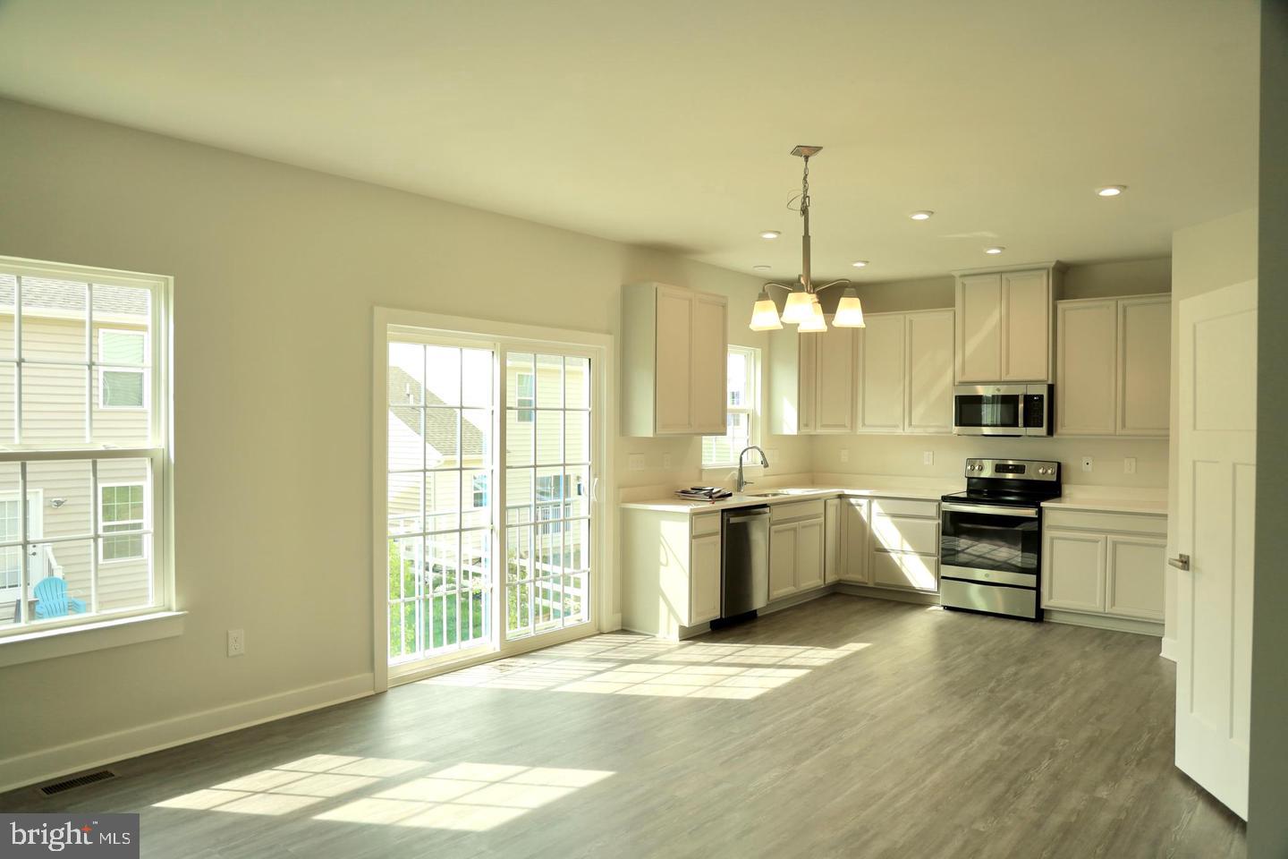 1331 DARLING DRIVE