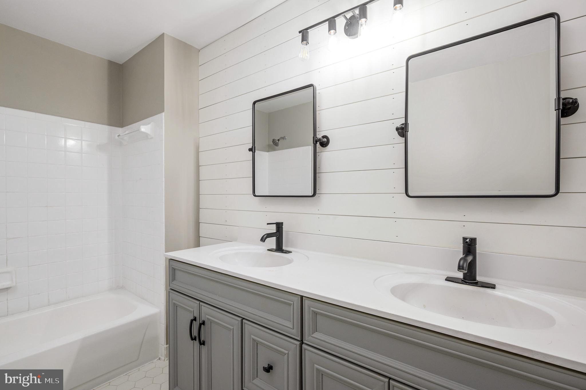 COUNTRYSIDE - Residential