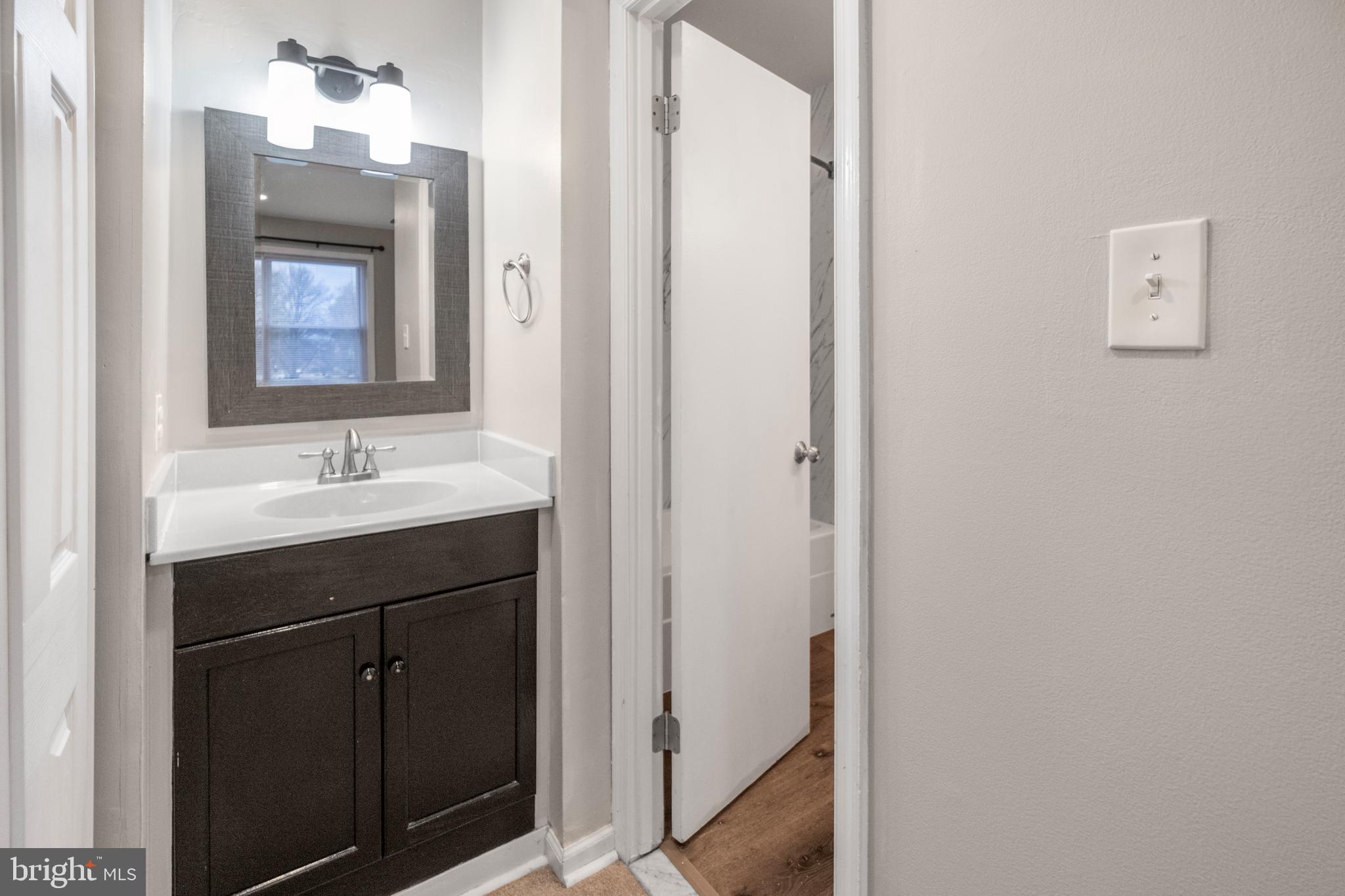 OAKLAND MILLS - Residential Lease