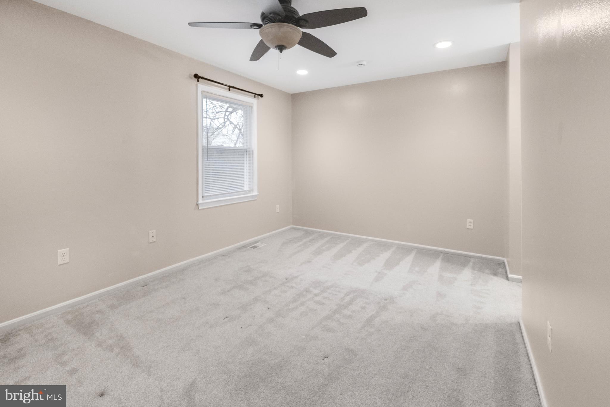 OAKLAND MILLS - Residential Lease