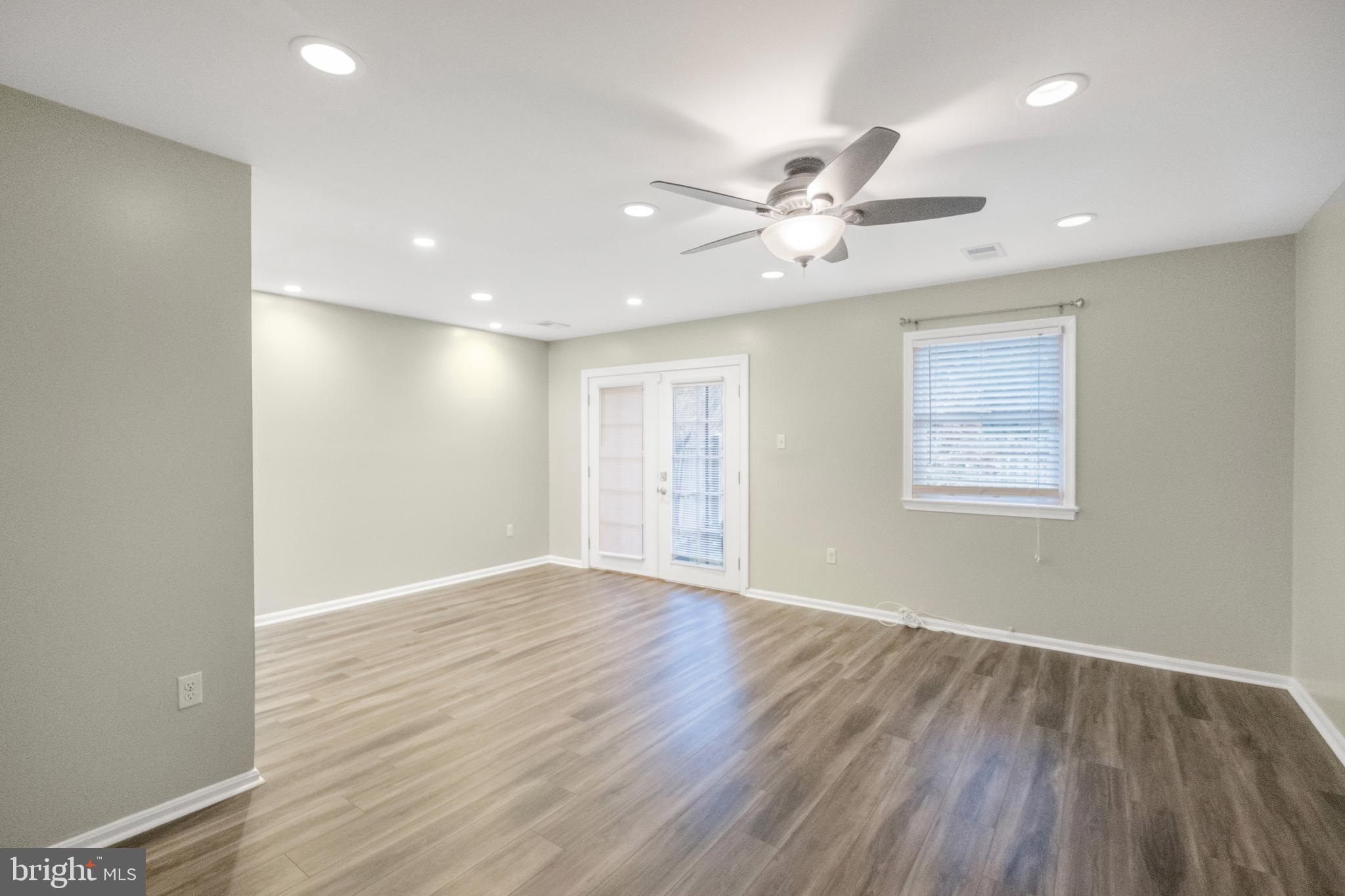 OAKLAND MILLS - Residential Lease