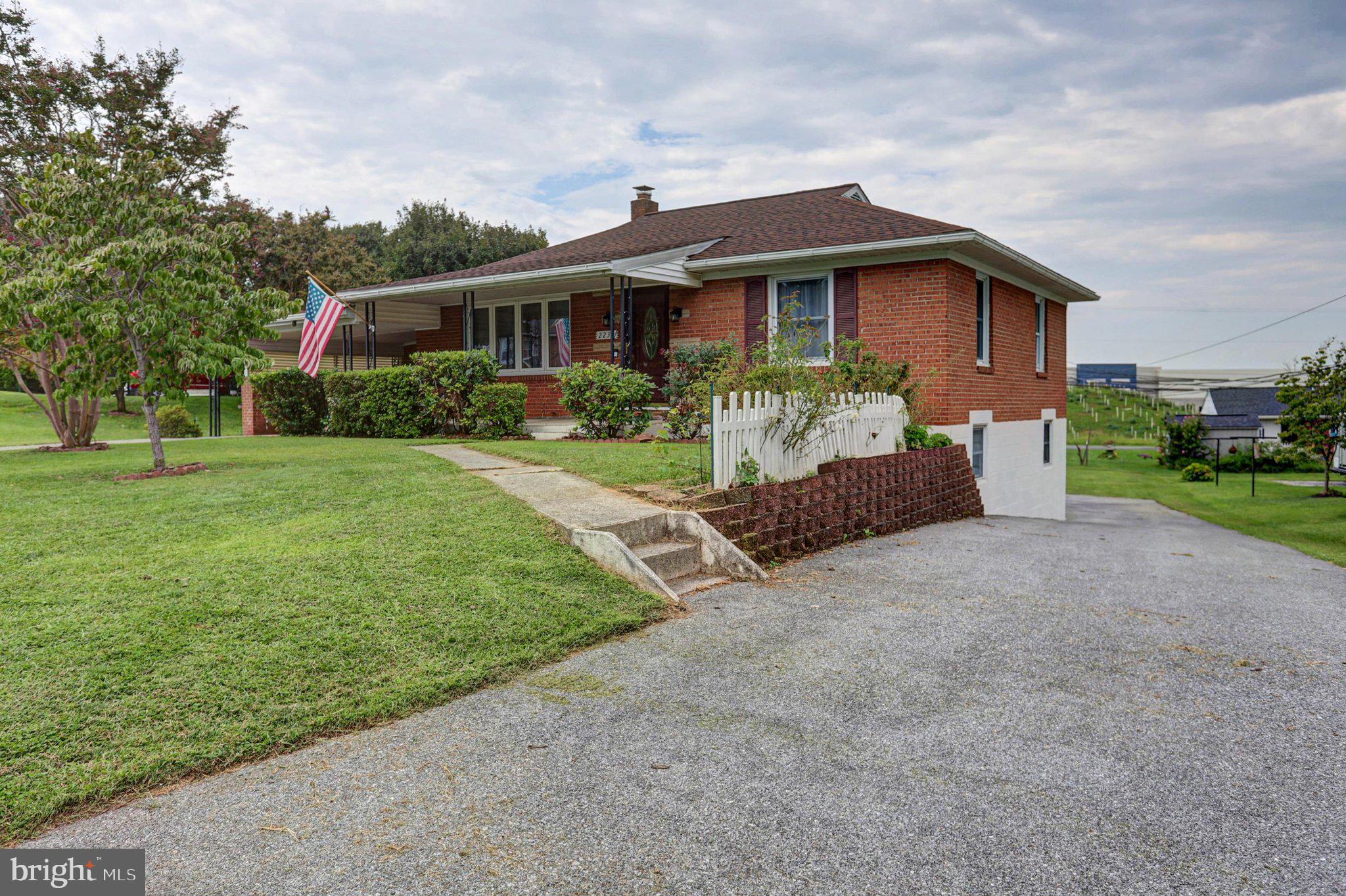 2239 BEVERLY DRIVE