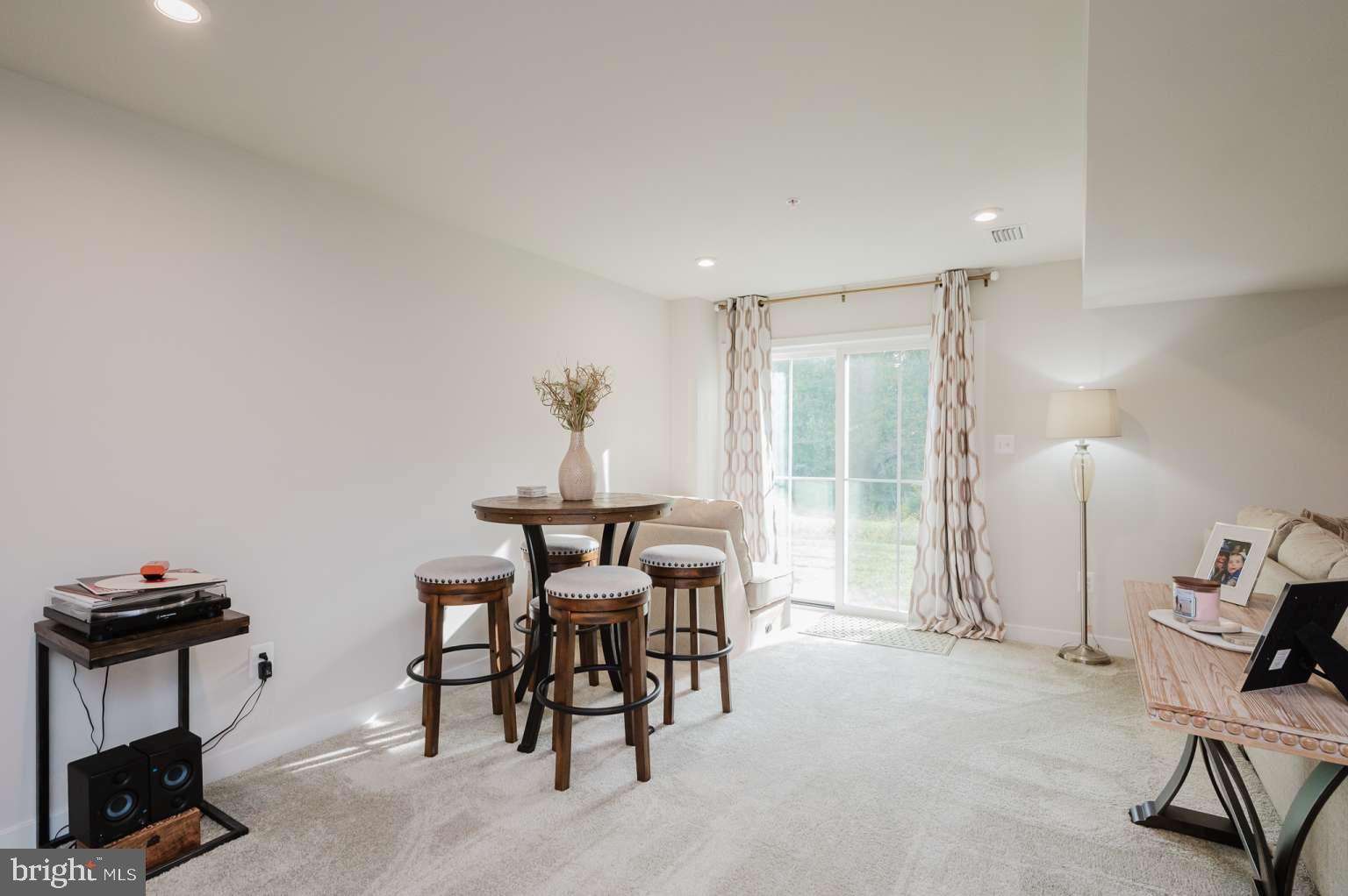 JAMES RUN CARRIAGE HOMES - Residential