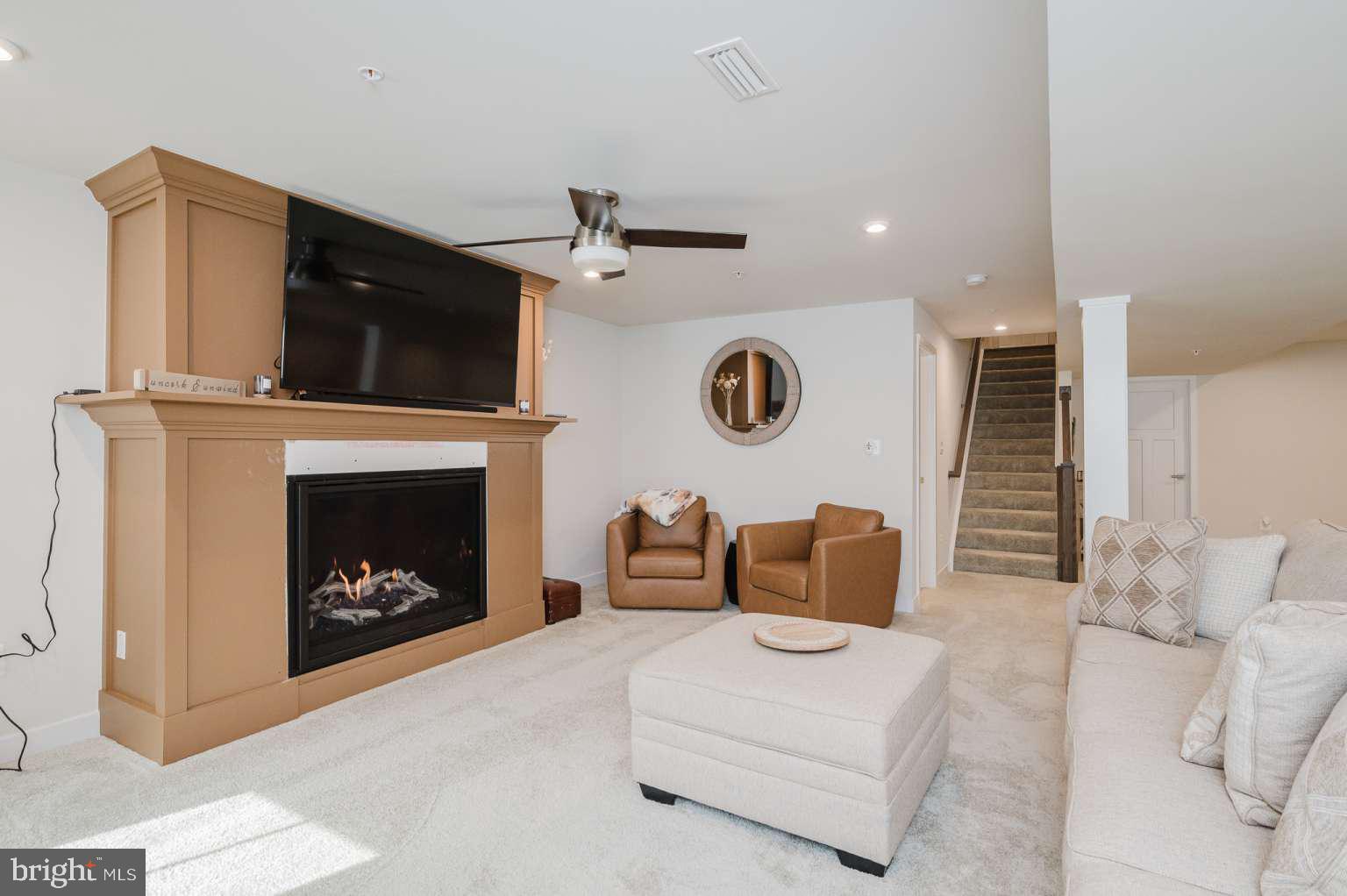 JAMES RUN CARRIAGE HOMES - Residential