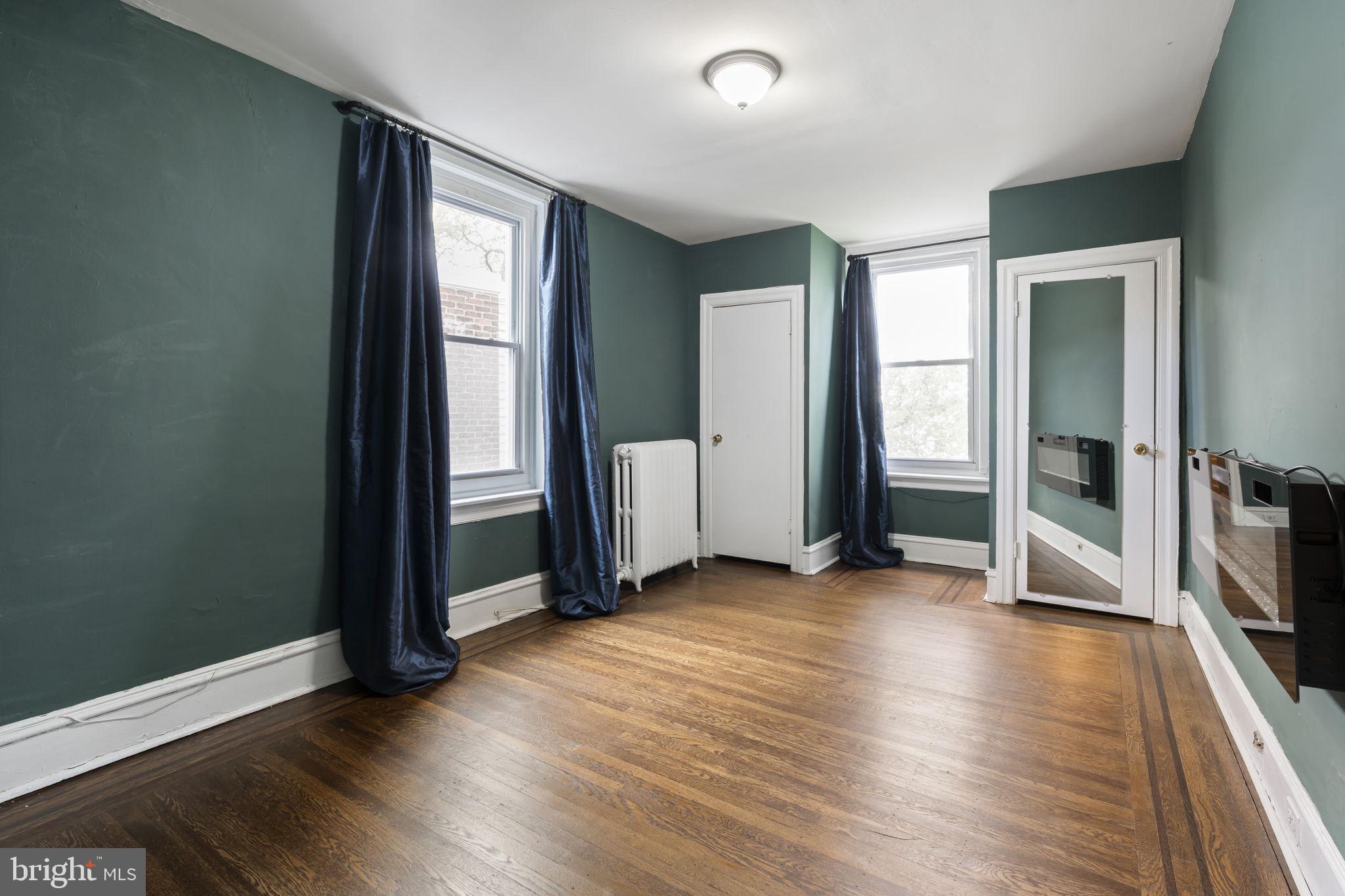 EAST FALLS - Residential